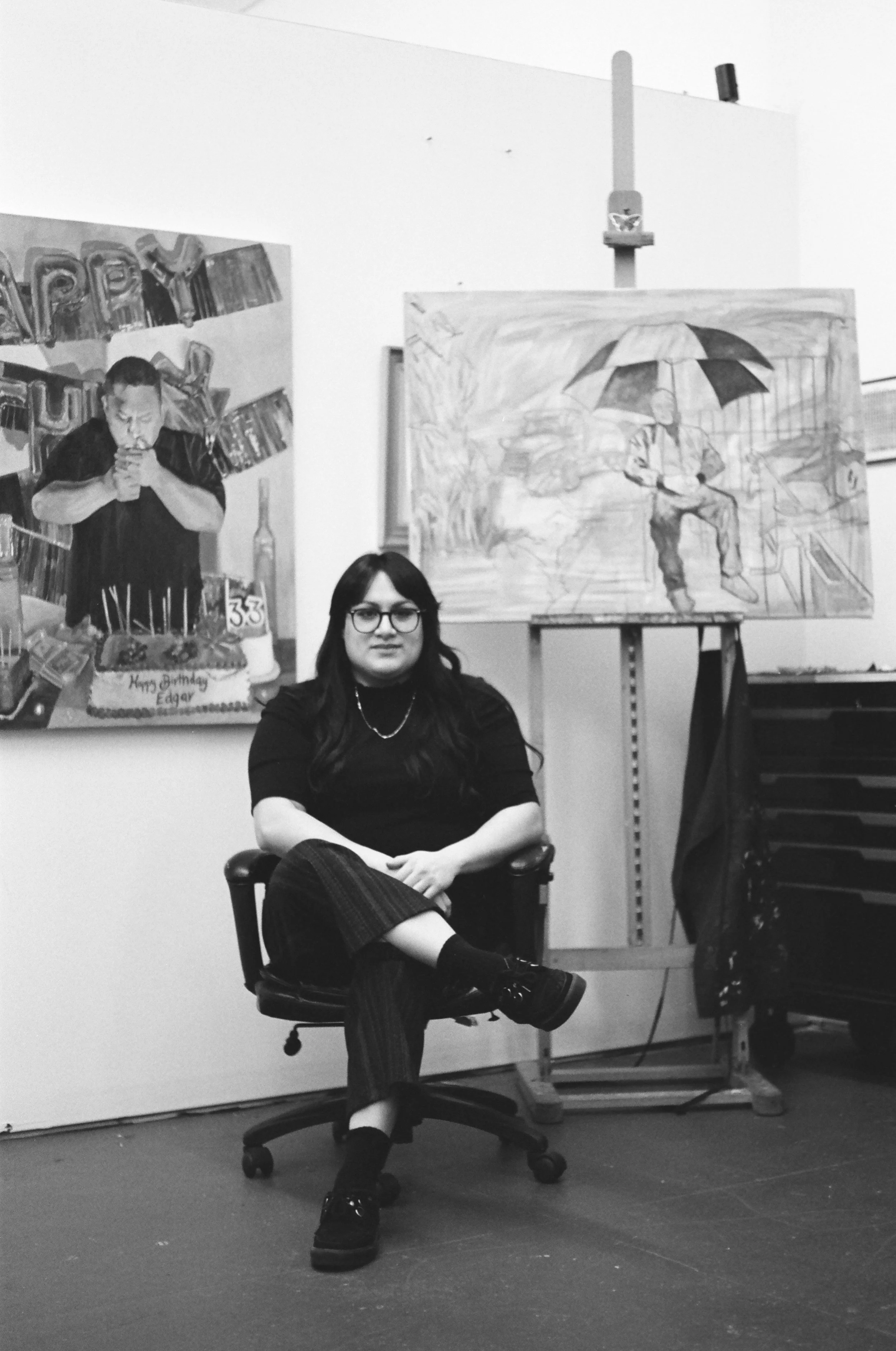  ELIZABETH MUNZÓN 
 Elizabeth Munzón is a Long Beach CA based oil painter born in the San Fernando Valley and raised in Sylmar, a suburb of Los Angeles. She received a Bachelor of Fine Arts (B.F.A) with an emphasis in Figurative Painting and Drawing 