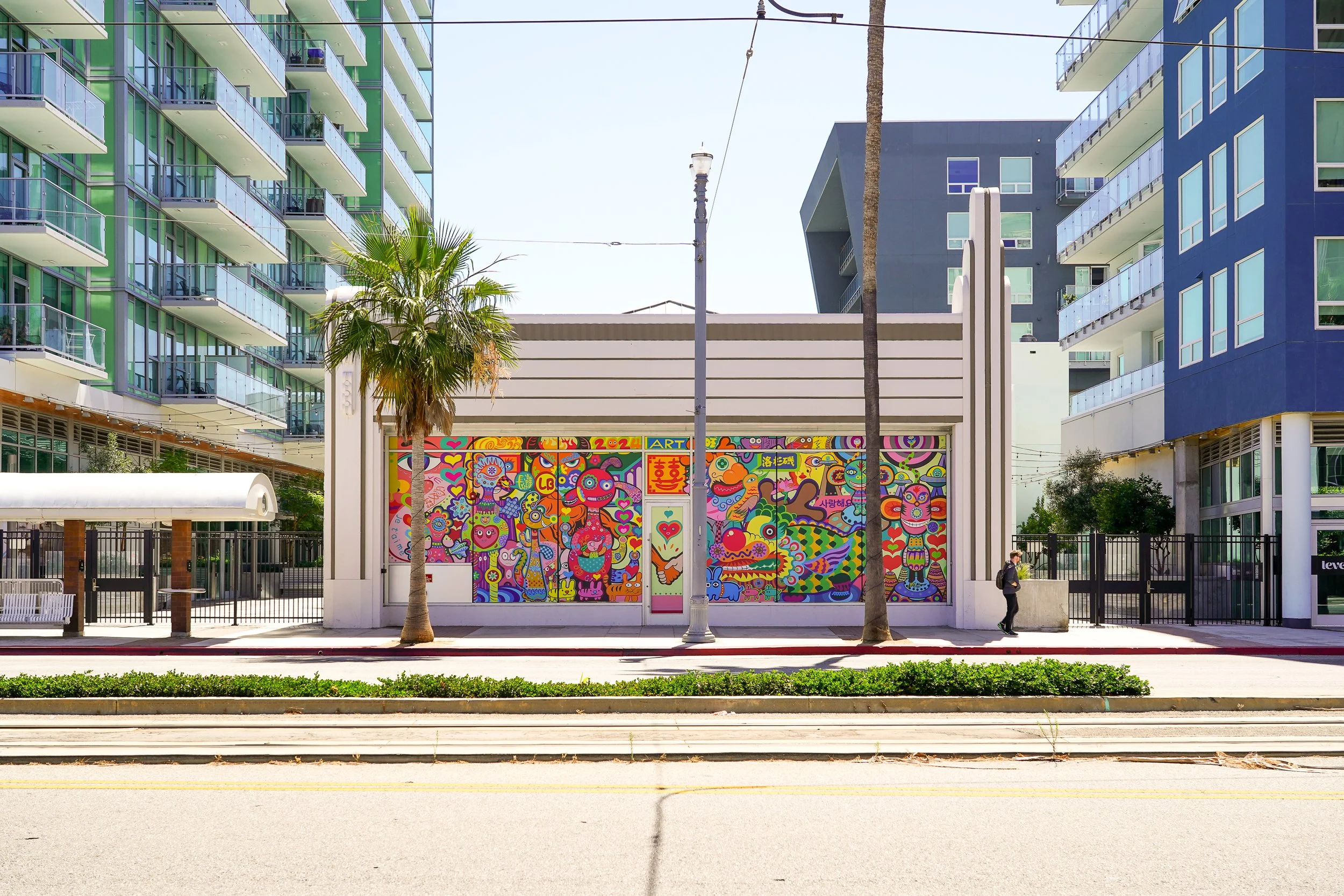HUNG YI
He is a contemporary artist who believes that art stems from everyday life, records and makes his life experiences in Taiwan into works of art. In the past decade, Hung has brought his installation art across Taiwan and to other countries