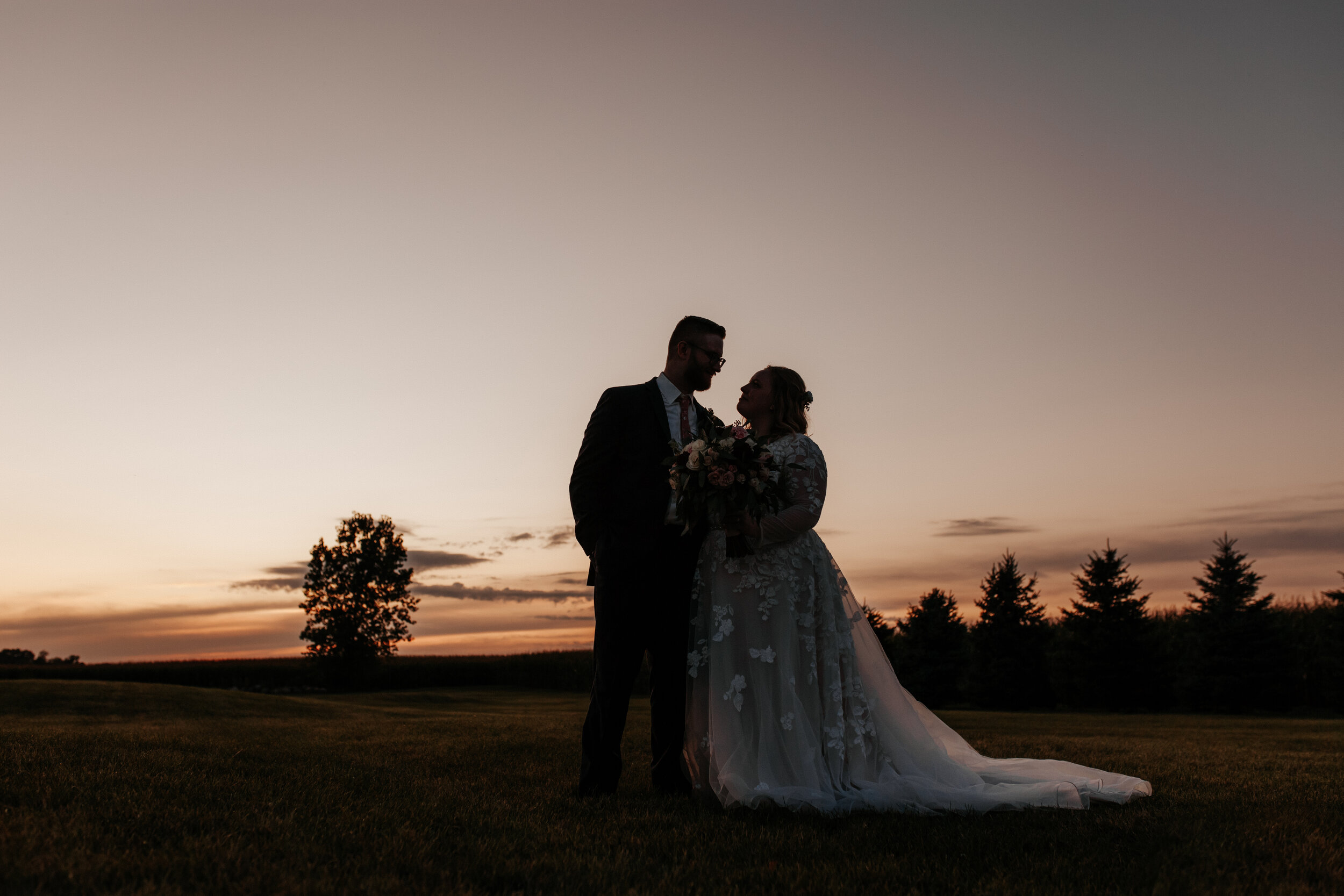 Reb Barn Experience Circa 1856 La Porte Indiana Wedding Photographer Austin Taylor374.jpg