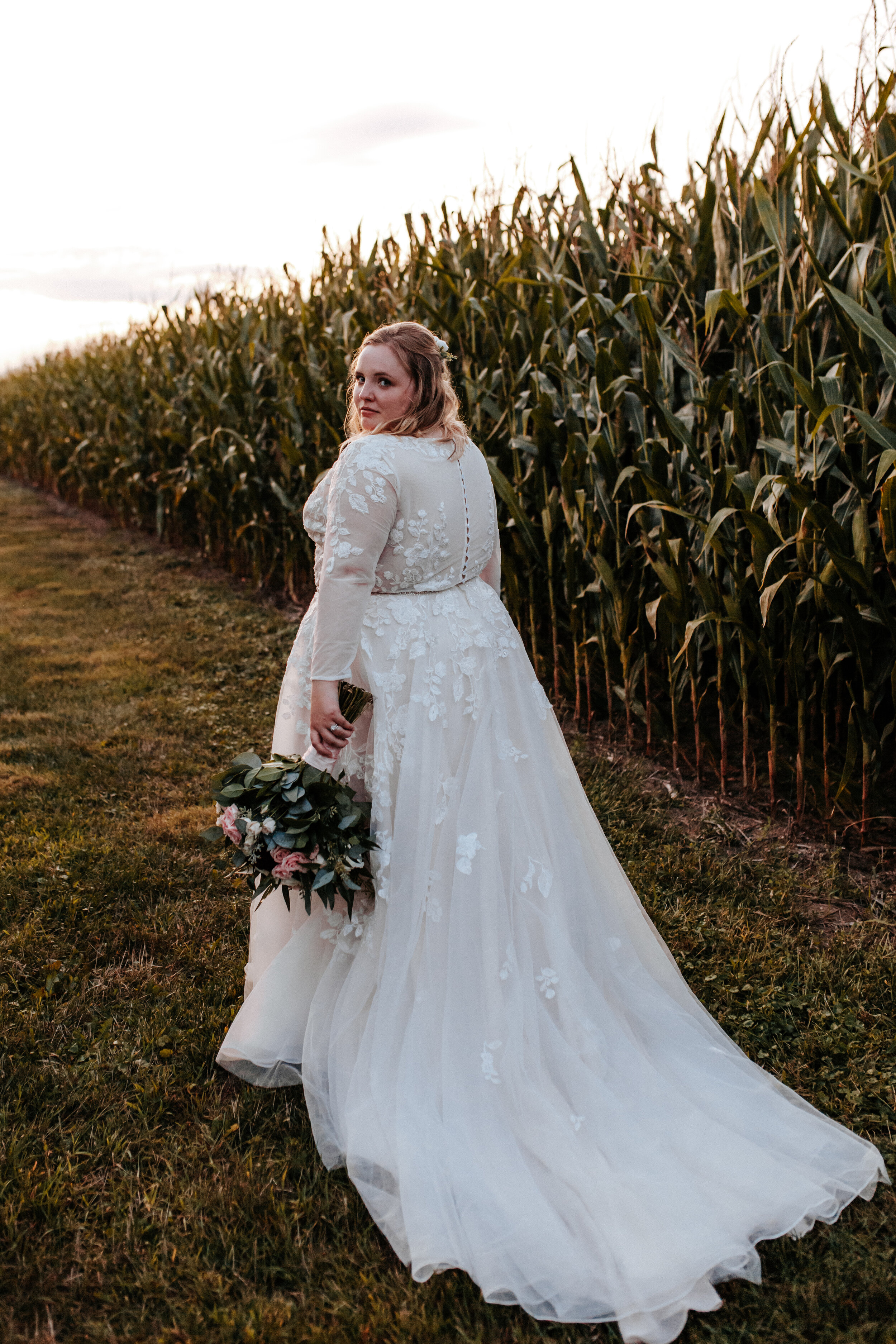 Reb Barn Experience Circa 1856 La Porte Indiana Wedding Photographer Austin Taylor392.jpg