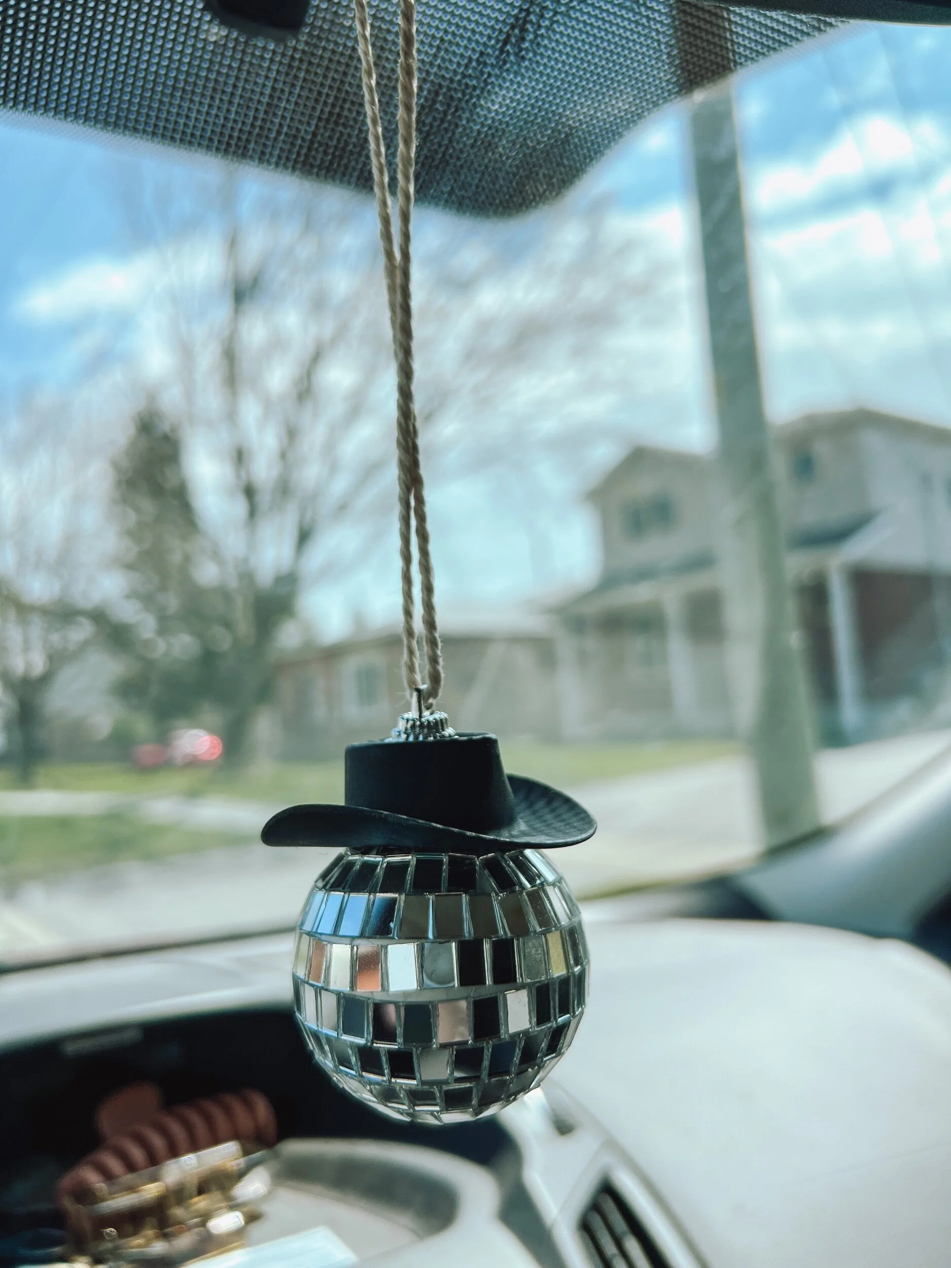 AE2FF121-1740-4F7F-B393-E06FD7E3DB33