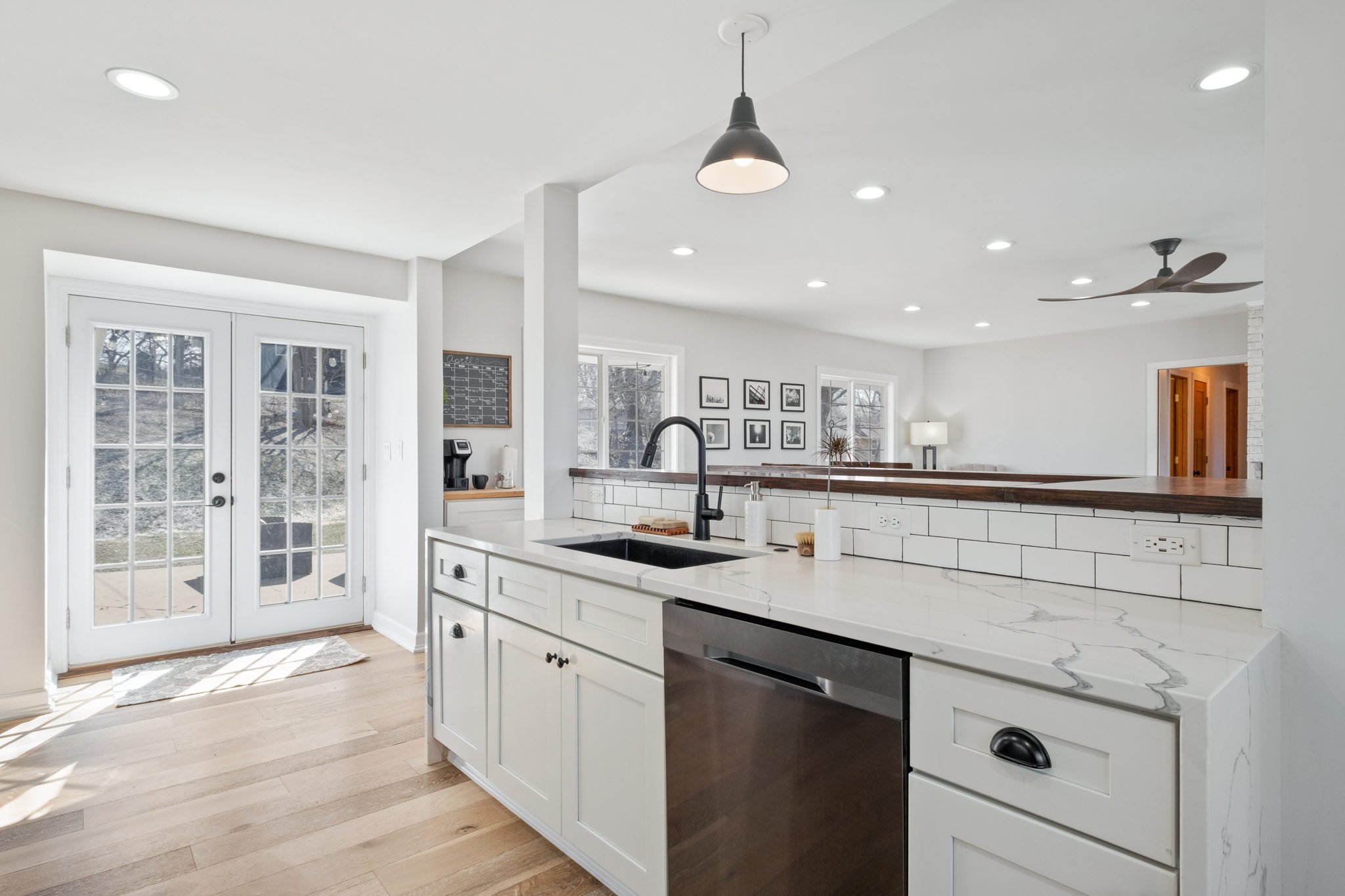 5-web-or-mls-2160 Windsor Way-0005.jpg