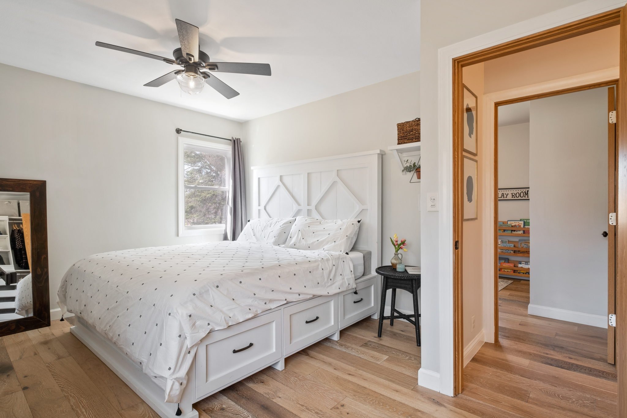 31-web-or-mls-2160 Windsor Way-0031.jpg