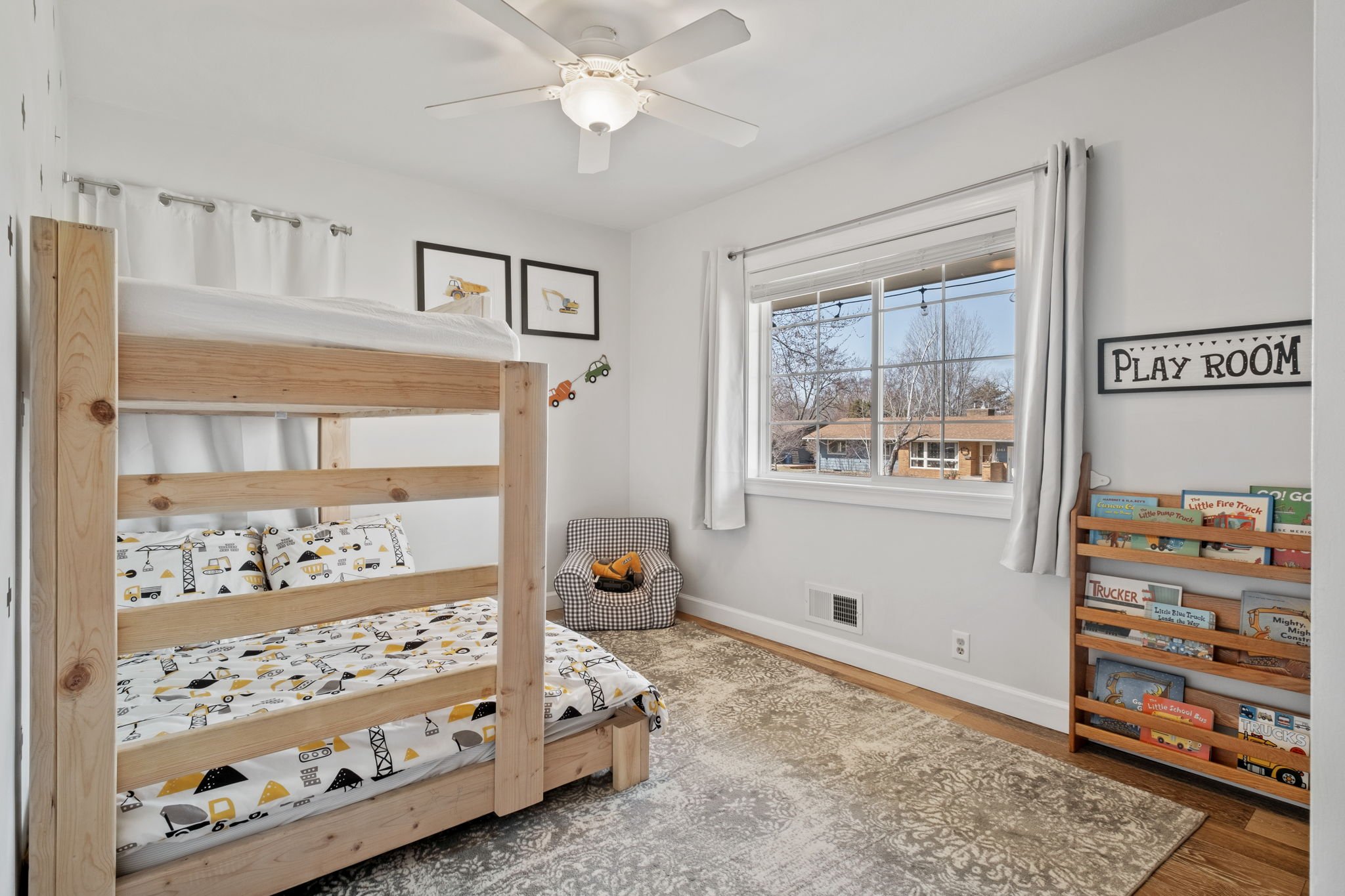 34-web-or-mls-2160 Windsor Way-0034.jpg