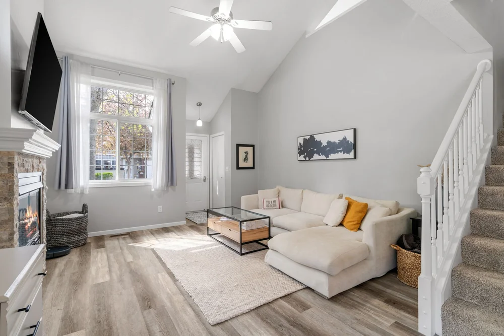 9-web-or-mls-8865 Branson Dr-9.jpg