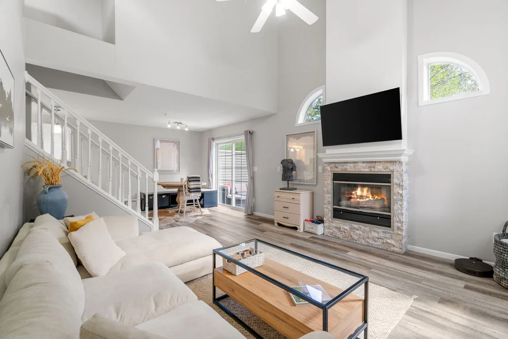 8-web-or-mls-8865 Branson Dr-8.jpg