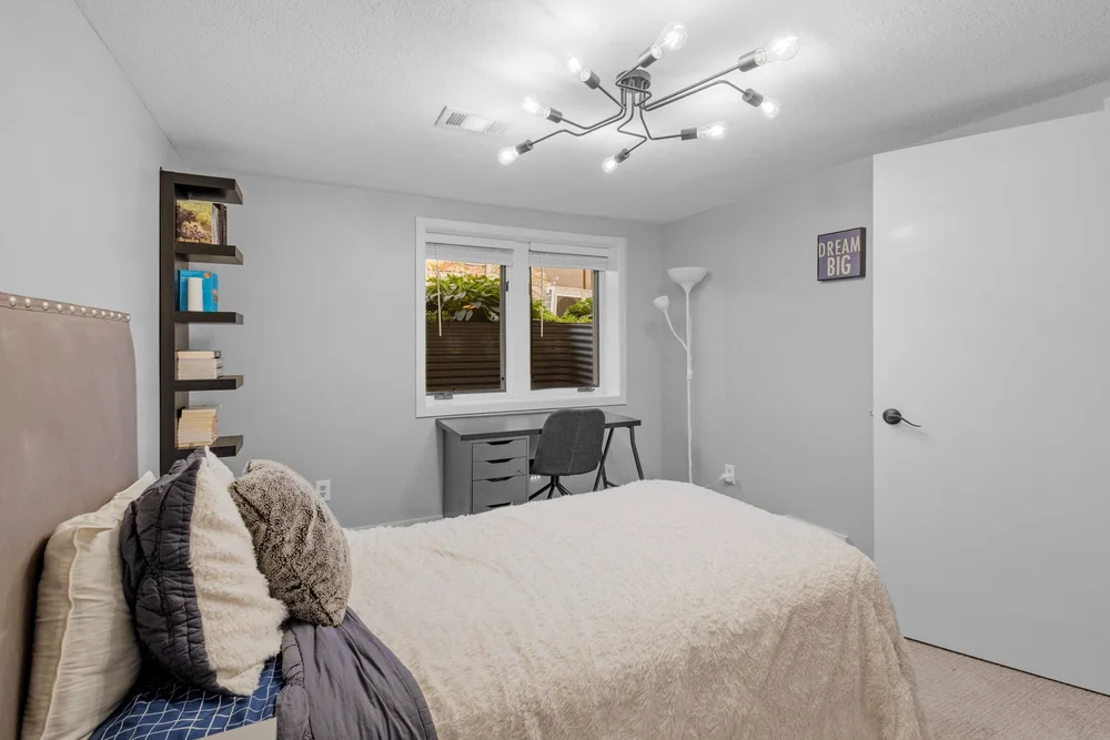 56-web-or-mls-5345 Grand Ave S-56.jpg