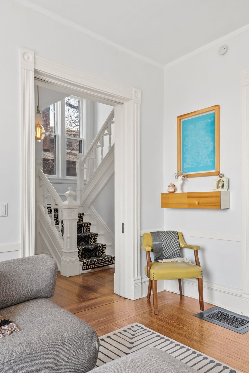 25-web-or-mls-318 W Franklin Ave-19.jpg