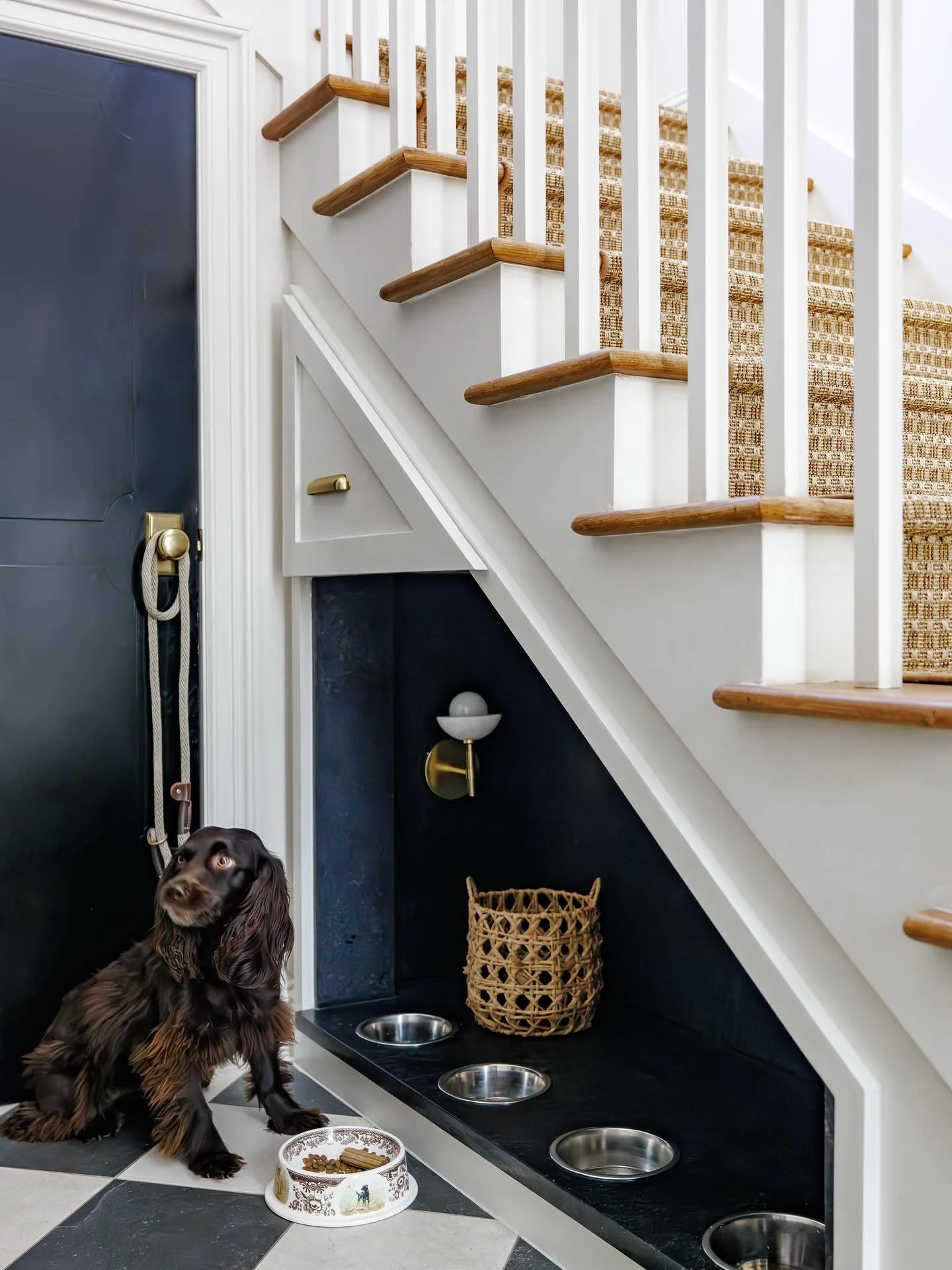 Ruff life 🐾
.
.
.
.
Design by @haddyhouseinteriors 
Photography by @rachelalysemanning