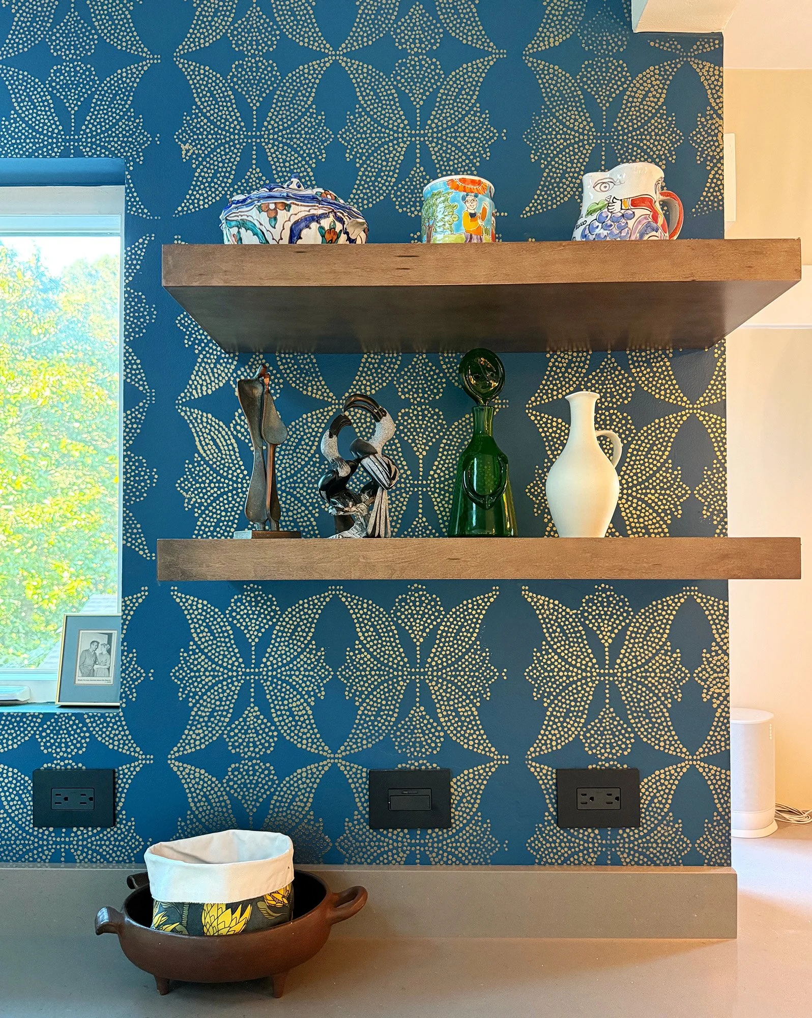 Open shelving with blue stenciled wall detail in Sebastopol kitchen