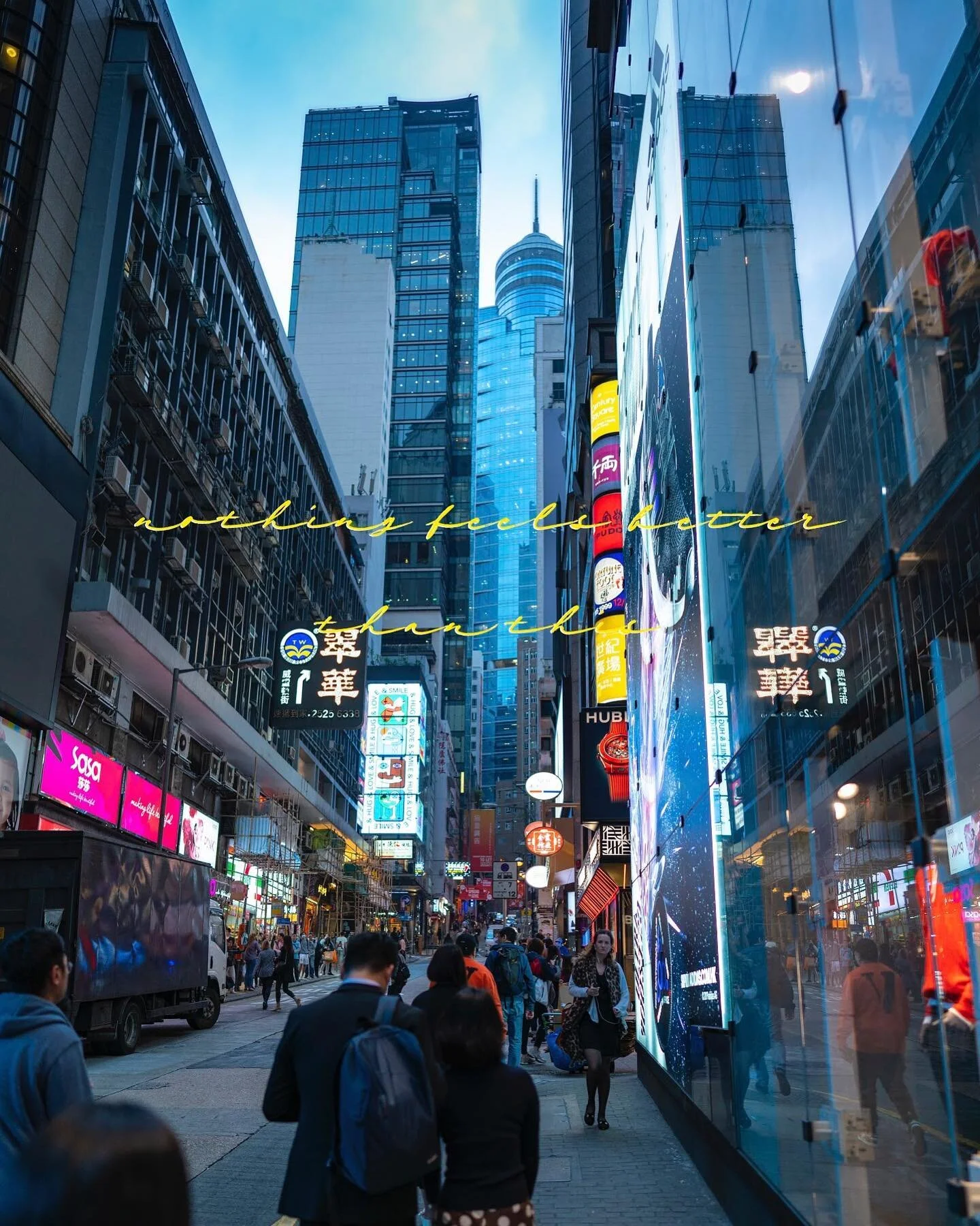 ⁣Remember when walking around in crowds was a thing? No? Me neither. ⠀
⠀
⠀
⠀
⠀
⠀
⠀
⠀
⠀
⠀
⠀
#HongKong #StreetPhotography #TravelPhotography #Sony #SonyAlpha #A7R3 #24GM #TextOverlay ⠀