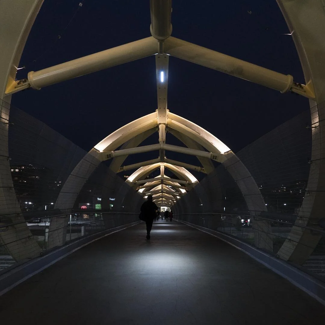 Let the night flow. 
On a side note&hellip; I've finally posted to my other account @bcs.arw. Stay tuned
.
.
.
.
.
.
.
#Toronto #6ix #6ixwalks #Sony #alpha #a7sii #NightPhotography