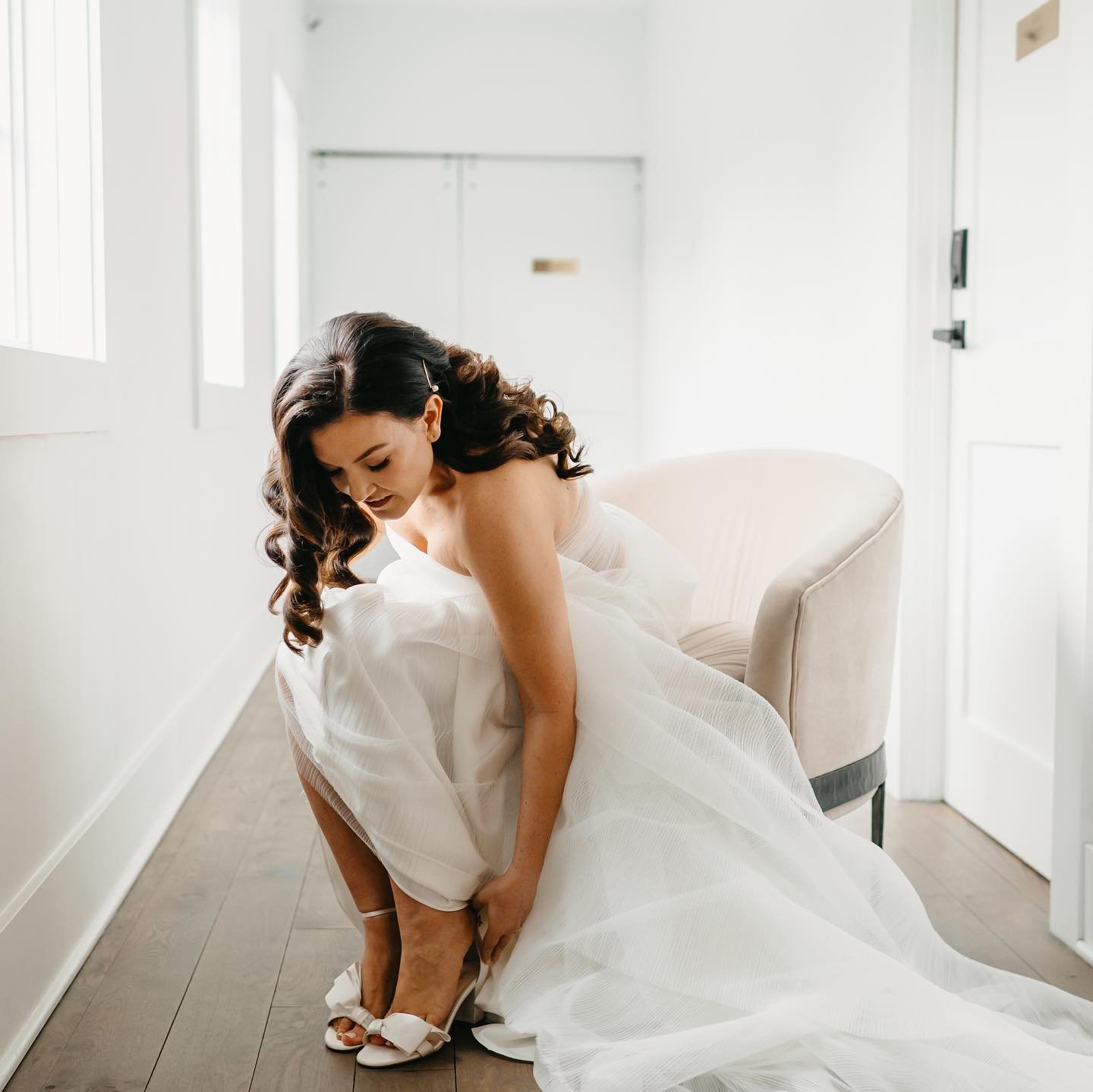 There&rsquo;s something about those morning moments on wedding days 🥹 so much going on but pausing and taking it in just makes such an impactful start to your day 🤍✨ Far too many favorites to pick from Annie and Mikes perfect day but here are 10 to