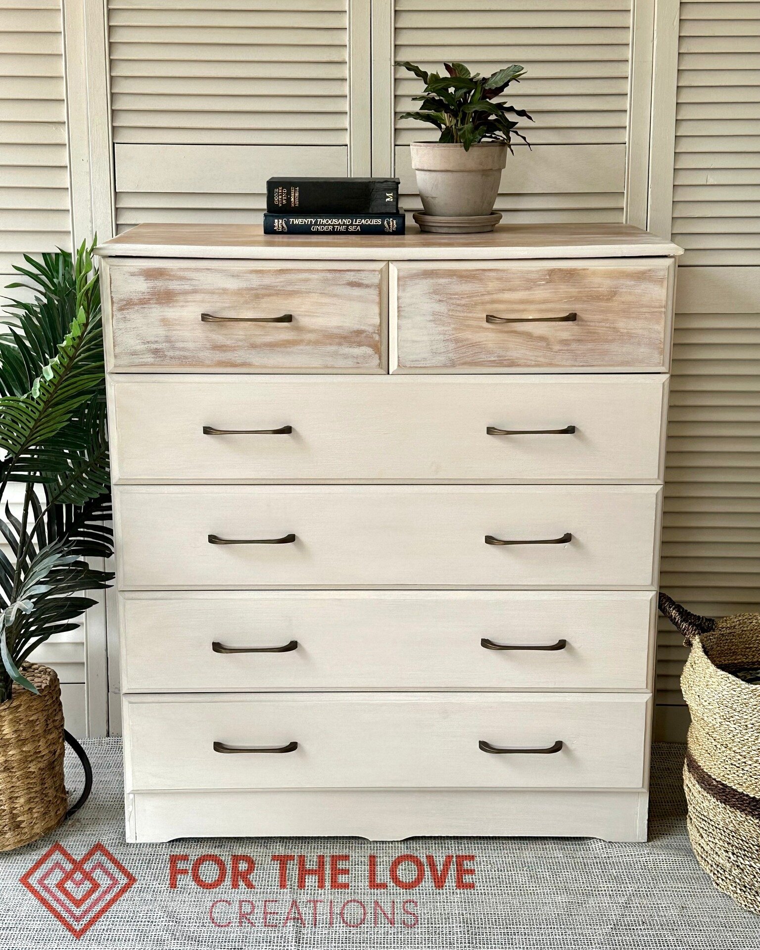 Katie from @forthelovecreations refinished this stunning dresser. The dresser top and the top two drawer fronts were 'washed' with Marzipan, with full coverage Marzipan on the rest. Katie sealed with MilkWax&trade; Clear and White.

Shop or find a re