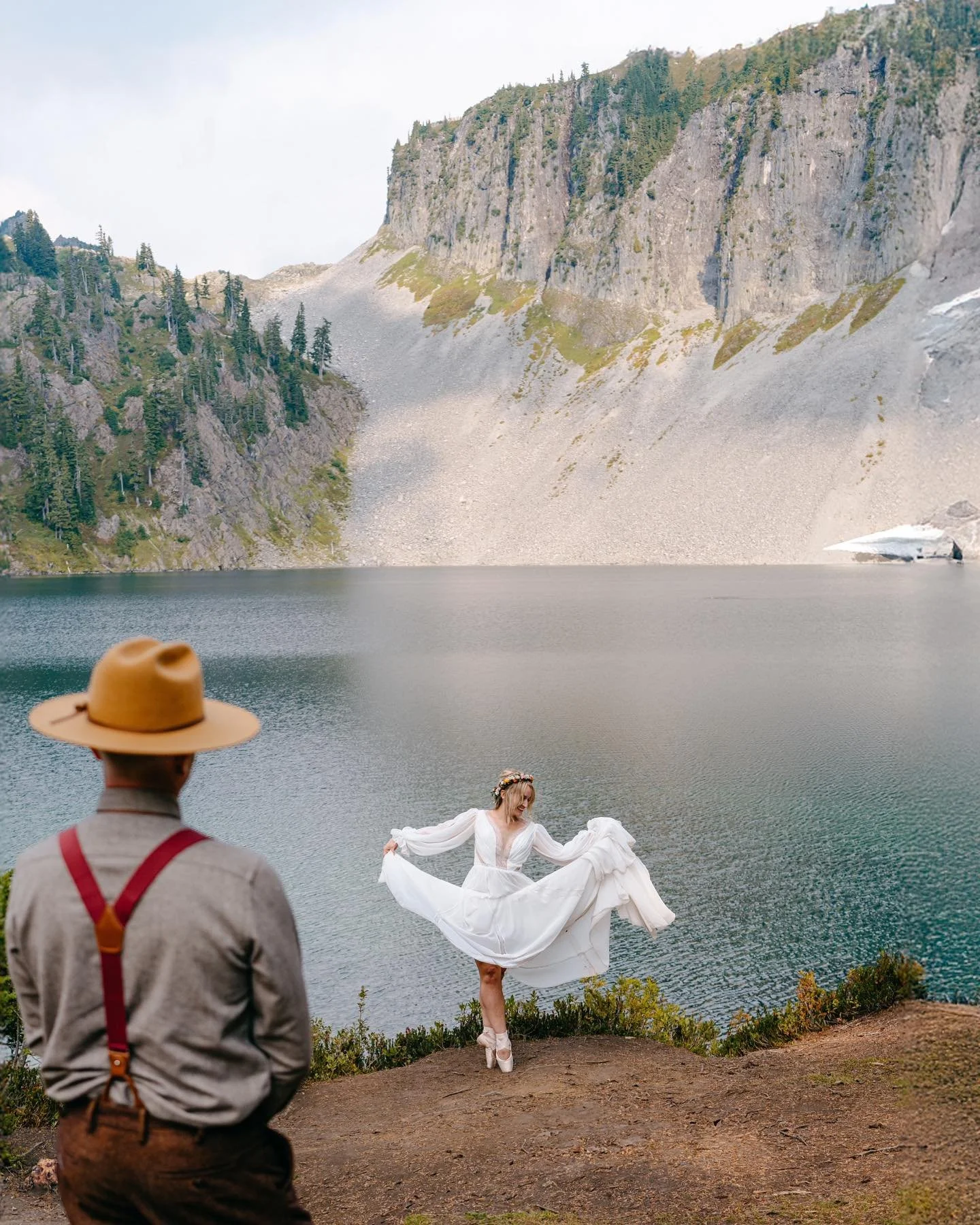 K + E&rsquo;s Mount Baker elopement felt like such a true Pacific Northwest adventure. We had originally planned to hike somewhere else, but the clouds had other plans (I swear they&rsquo;ve been following me all summer 😂). So, we pivoted to Plan B&