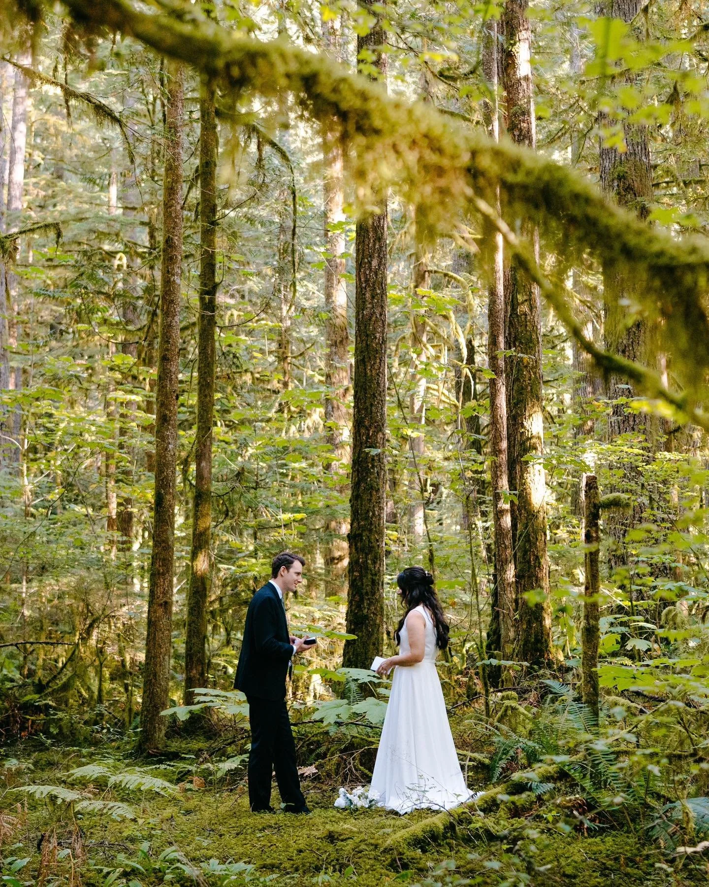 L &amp; N&rsquo;s Mount Baker elopement was one for the books. 🌧️ When it rains, it pours &mdash; and on this day, it absolutely did. But honestly? It couldn&rsquo;t have been more perfect.
These two traveled all the way from Maryland to elope in th