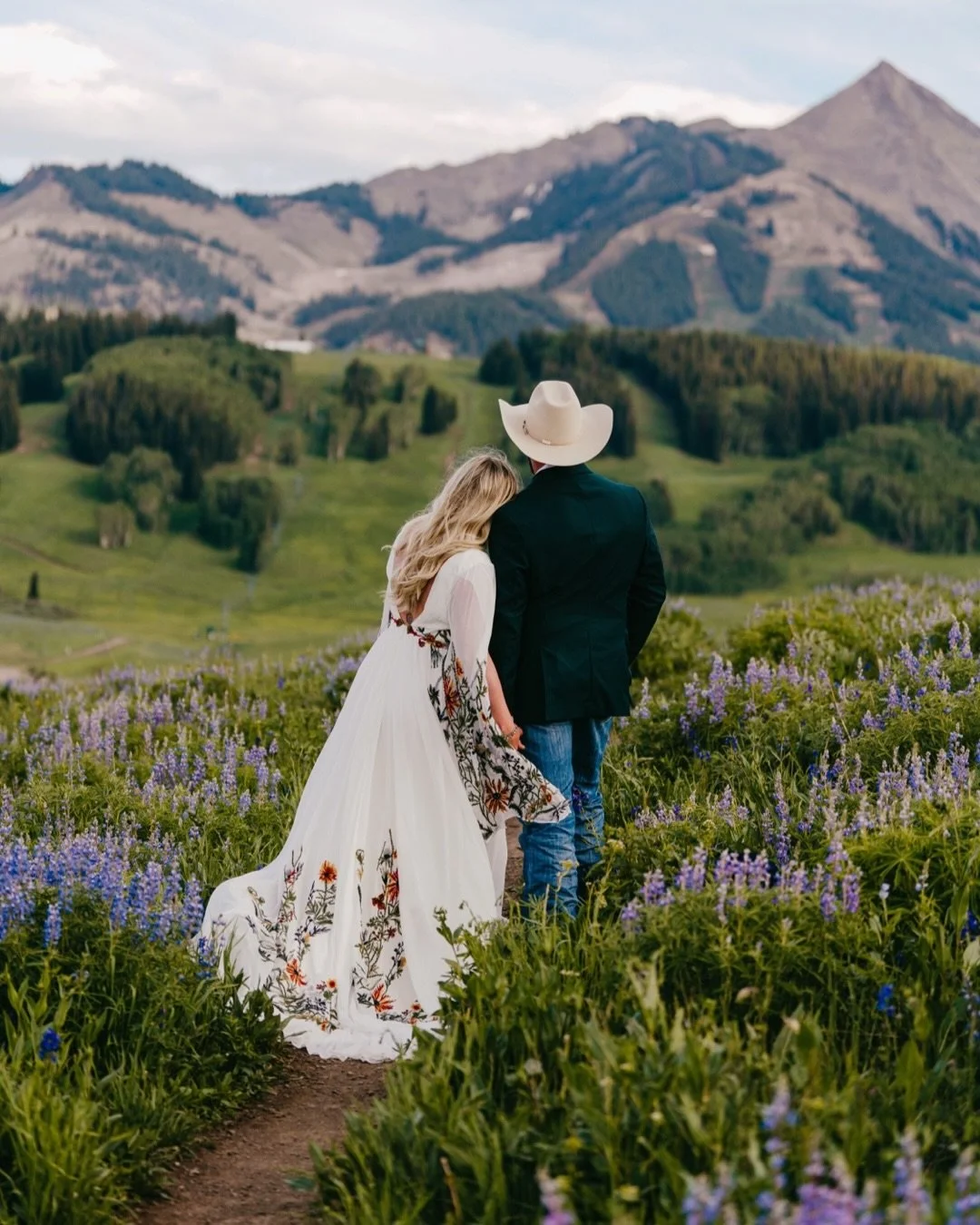 ⚠️ Warning ⚠️ Colorado in Bloom may ruin every other view for you!

Crested Butte and the San Juan Mountains turn into the dreamiest wildflower paradise in June &amp; July for your Colorado elopement ~ and one of our team members will be there all su