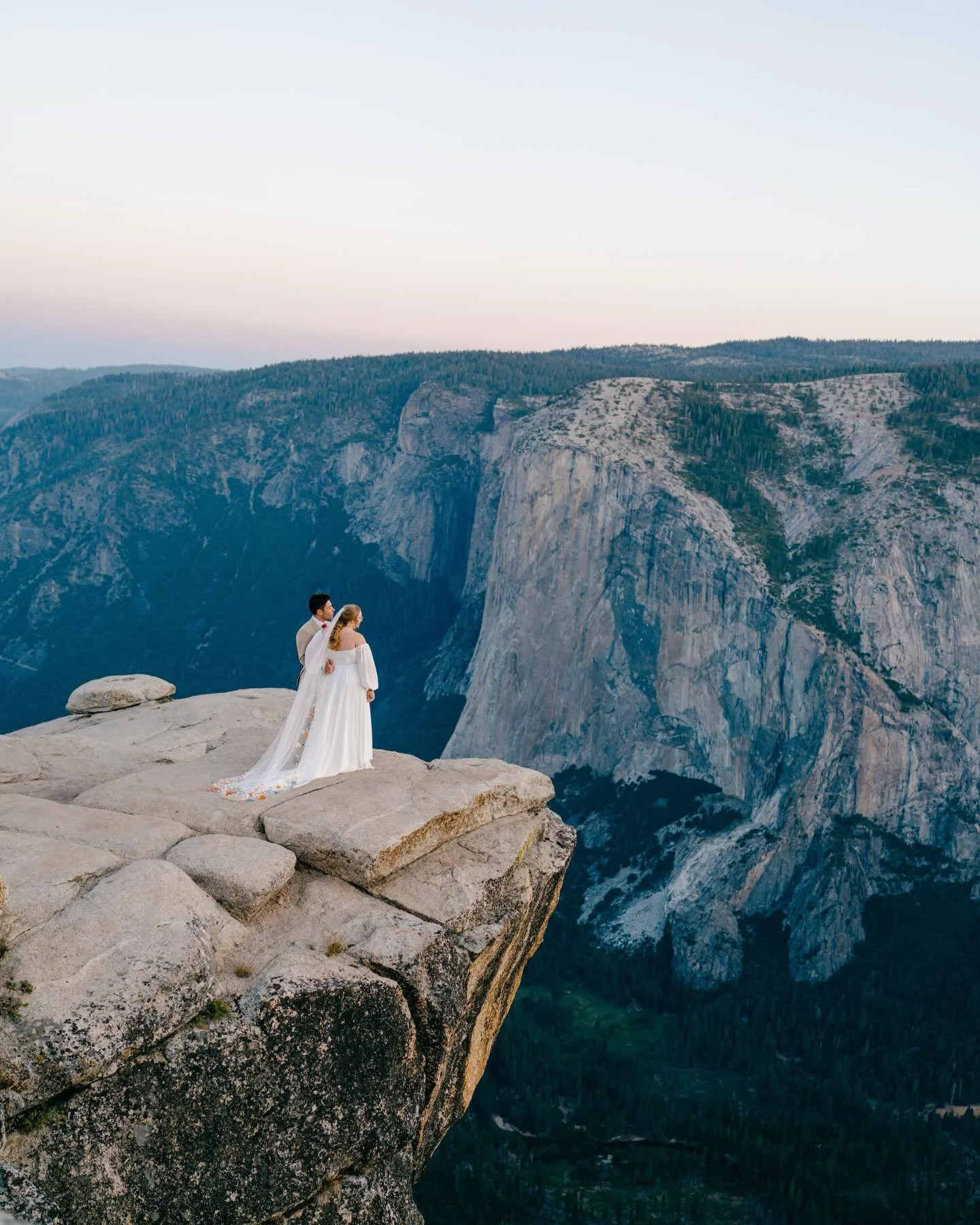 Eloping in a national park is honestly one of the most incredible ways to get married &mdash; but there are a few things couples don&rsquo;t always expect. 

📌Here&rsquo;s the real behind-the-scenes of what it&rsquo;s like:
First: permits. Every nat