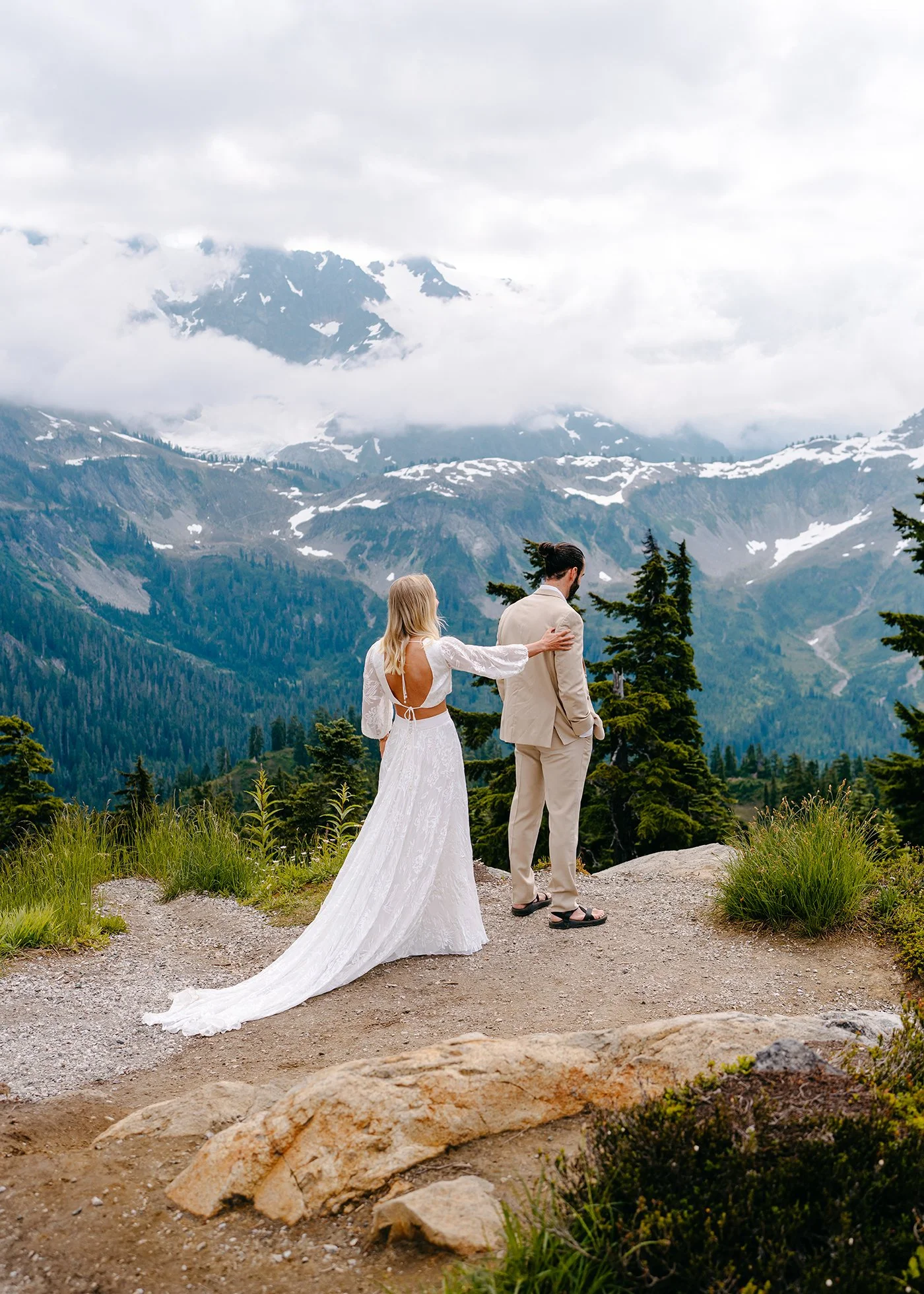 Elope Meaning and Definition | 2025 - Running Wild Studio