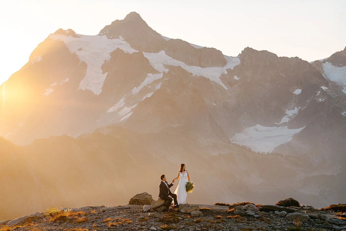 ceremony during sunrise at artist point mount shuksan