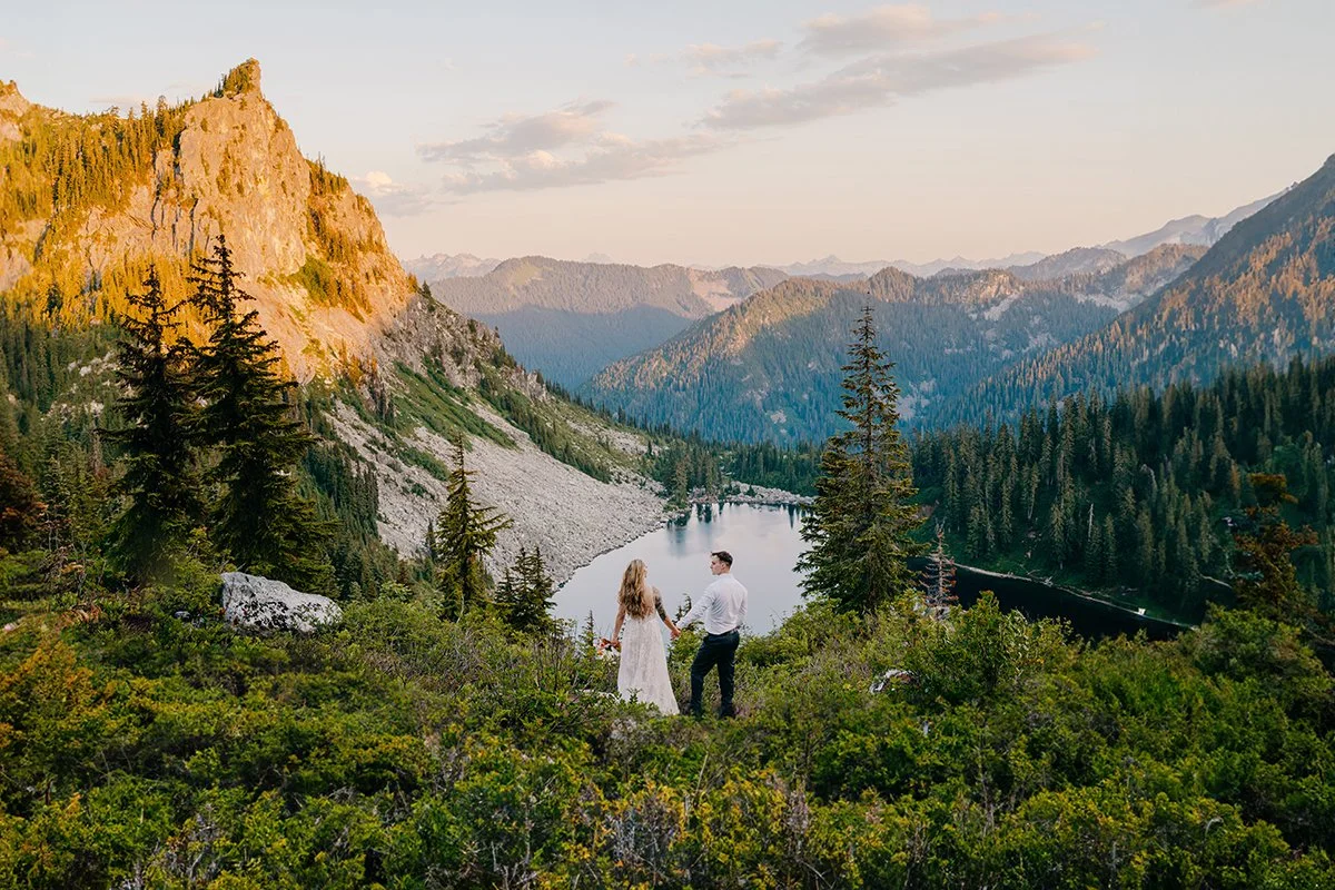 beautiful elopement at lake Valhalla washington