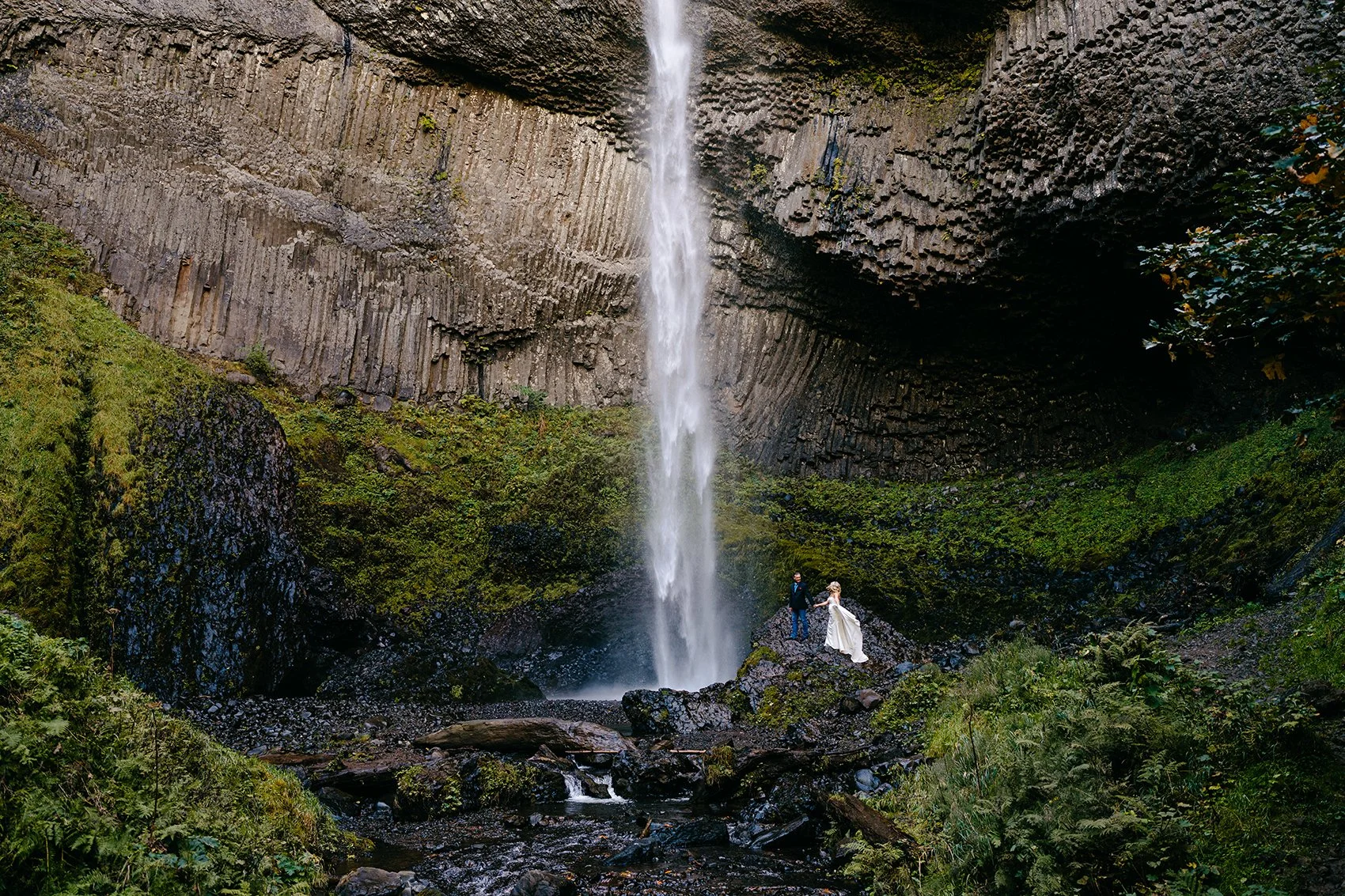 couple eloping at latourell falls