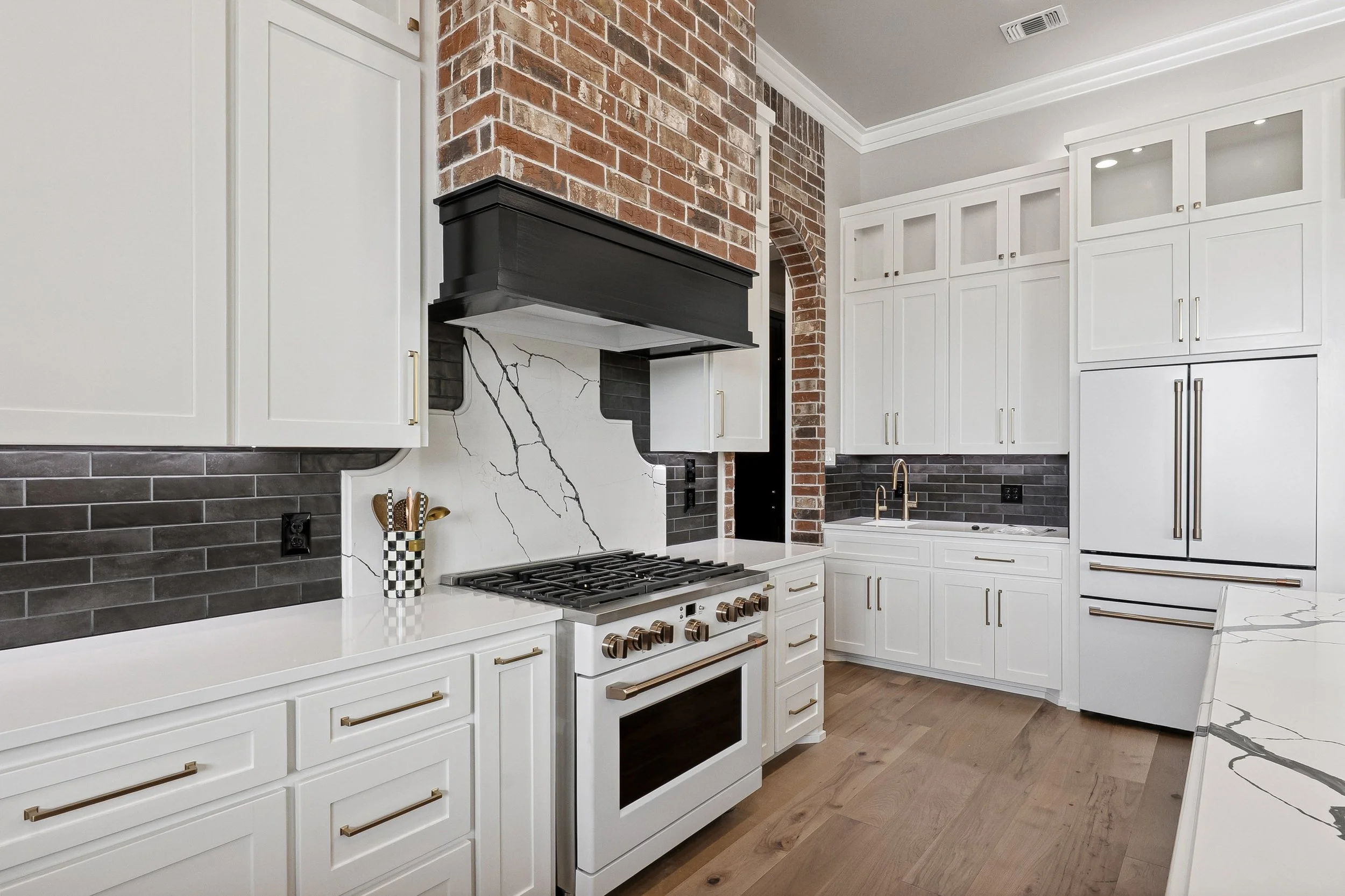 2999 royal st-40.jpg
