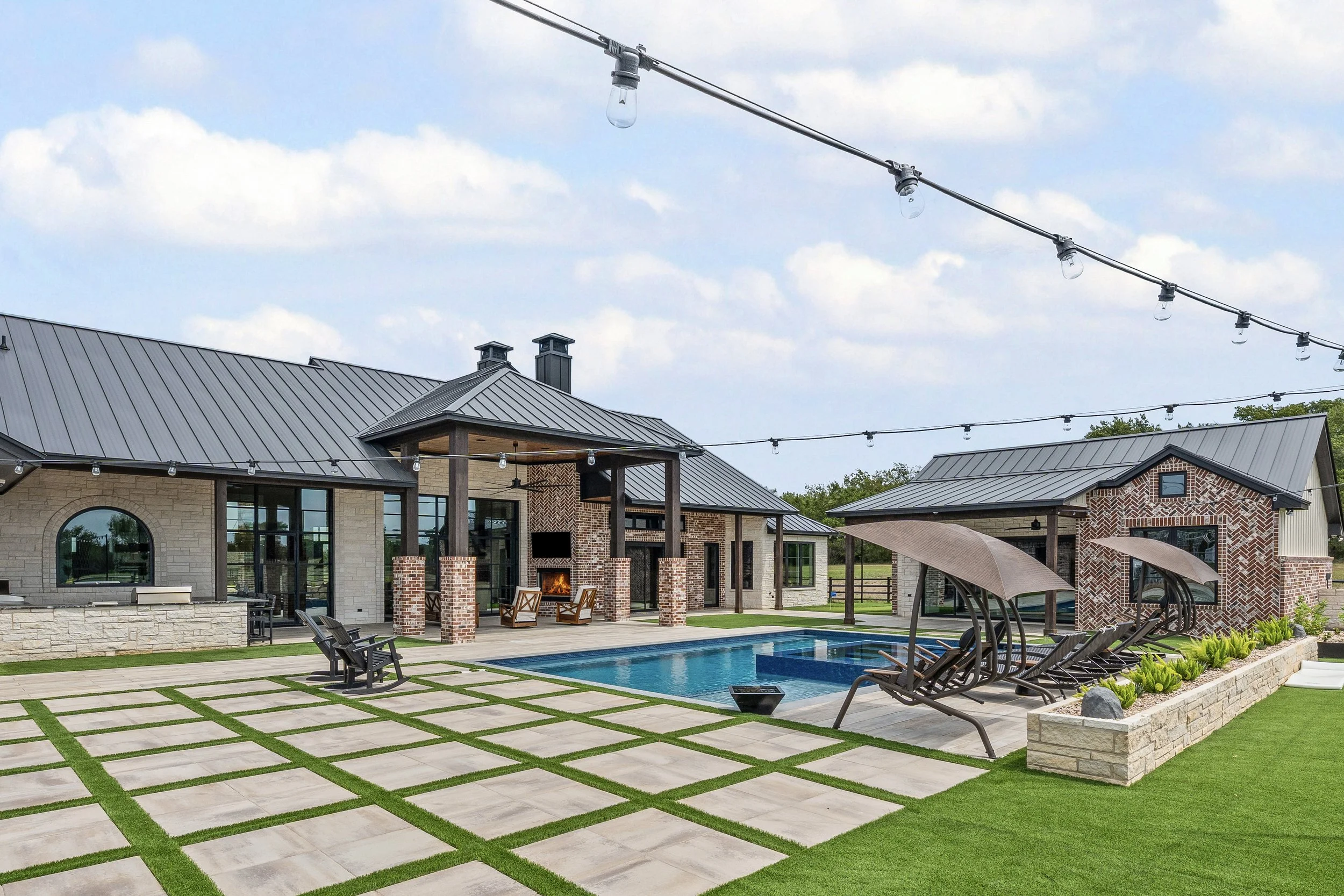 2999 Royal St (Backyard)-13.jpg