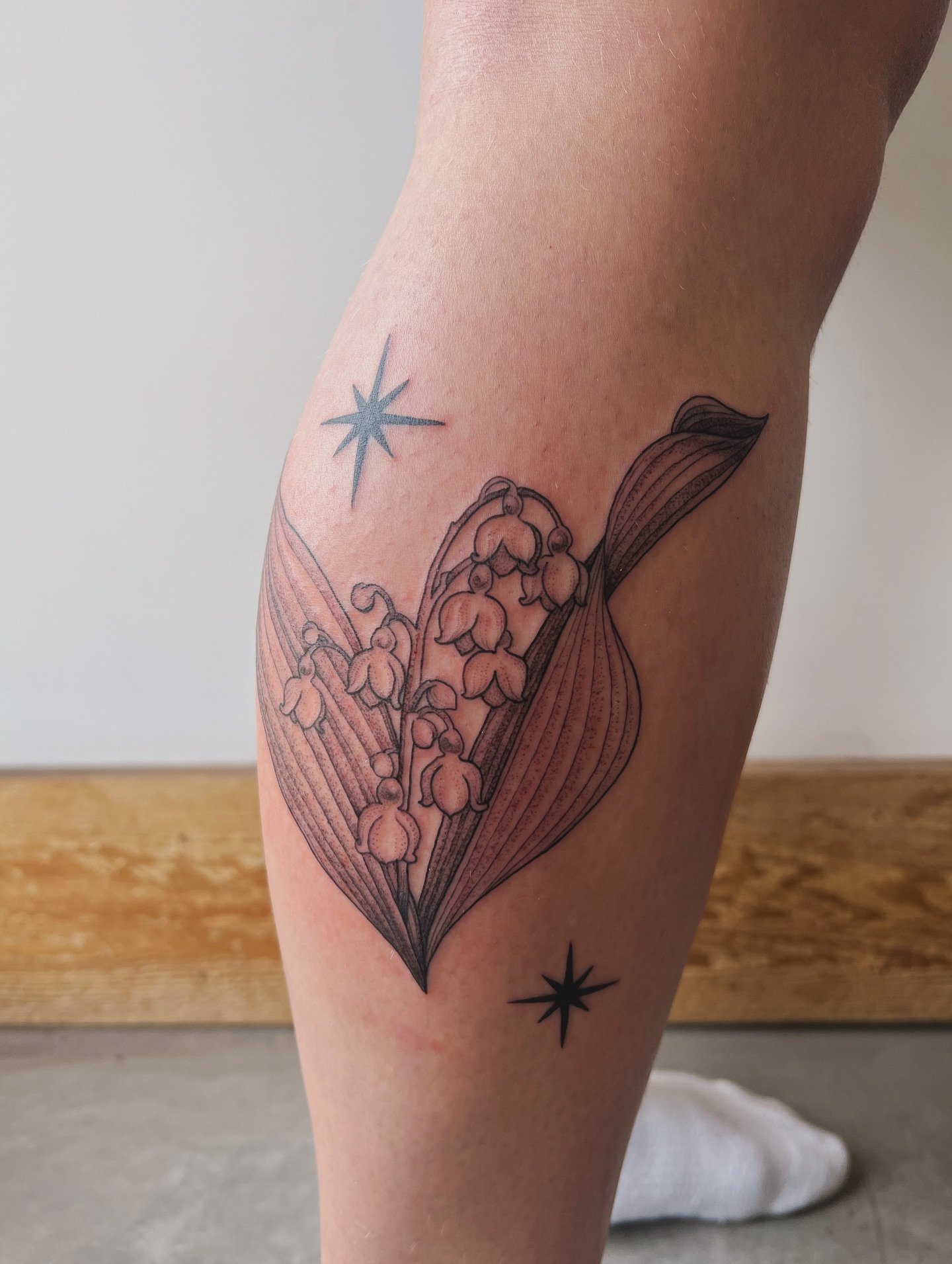 sweet * lily of the valley *

booking Tuesdays at @ranchhousetattoos for the next little while ! while I don&rsquo;t have an exact departure date I would say don&rsquo;t sleep ! I would love to work with you during my stay in the north 🏔️🏔️🏔️

#Sm