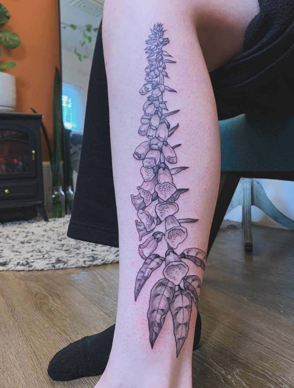 foxglove magic for the heart and here, the leg

done a while back at @famiglia.tattoo on Lkwungen Lands.

we have such a special line up on artists who came in to keep the fire going in the studio since Cassie and I left ! head over to that page &amp