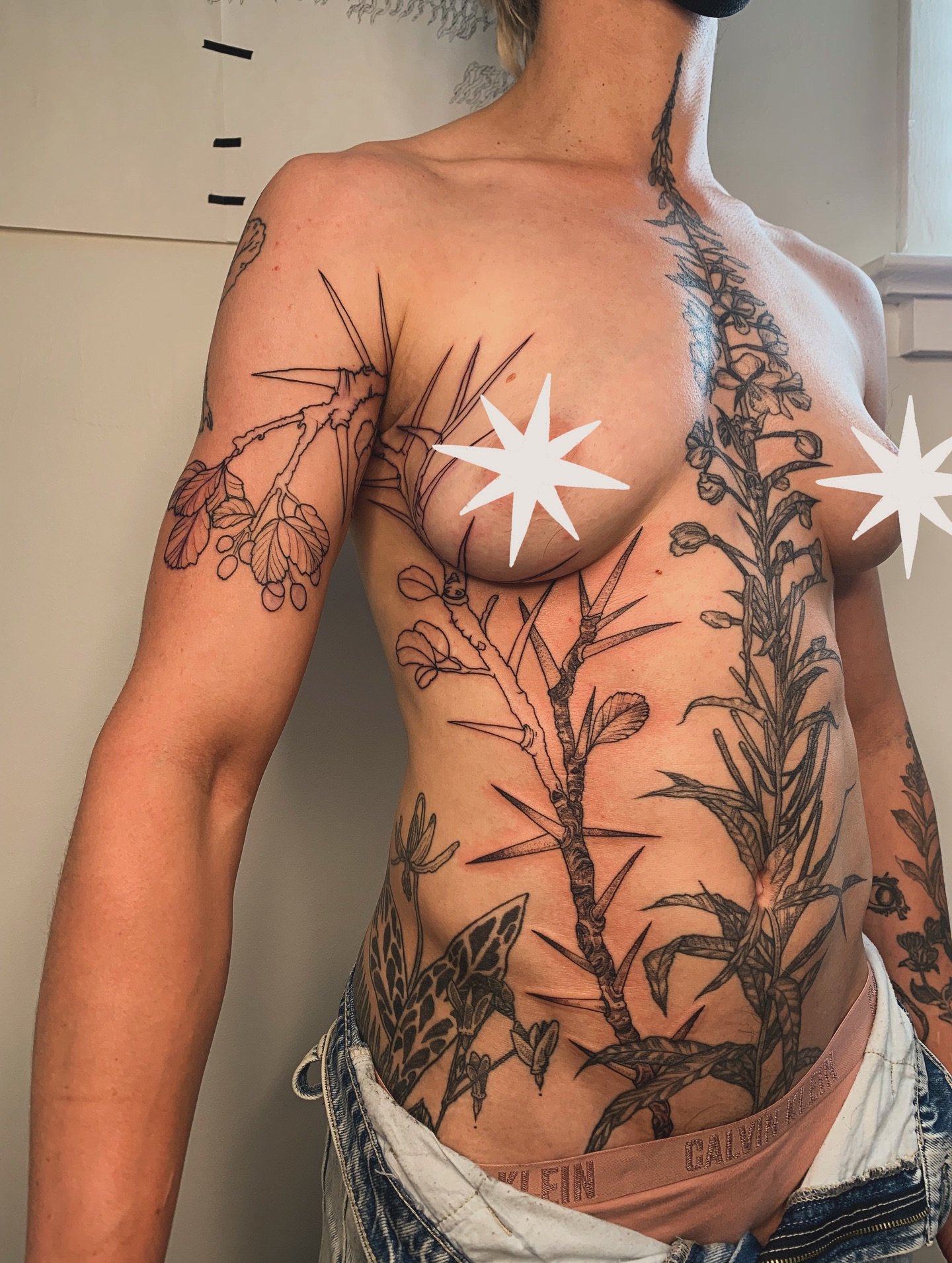 softness / brutality 

&bull;

this was the last tattoo I did before moving away from the island ! I have been talking forever about wanting to design a piece like this and this REAL ONE was the perfect person to call it in. Appreciate you !!!!!!! Wh