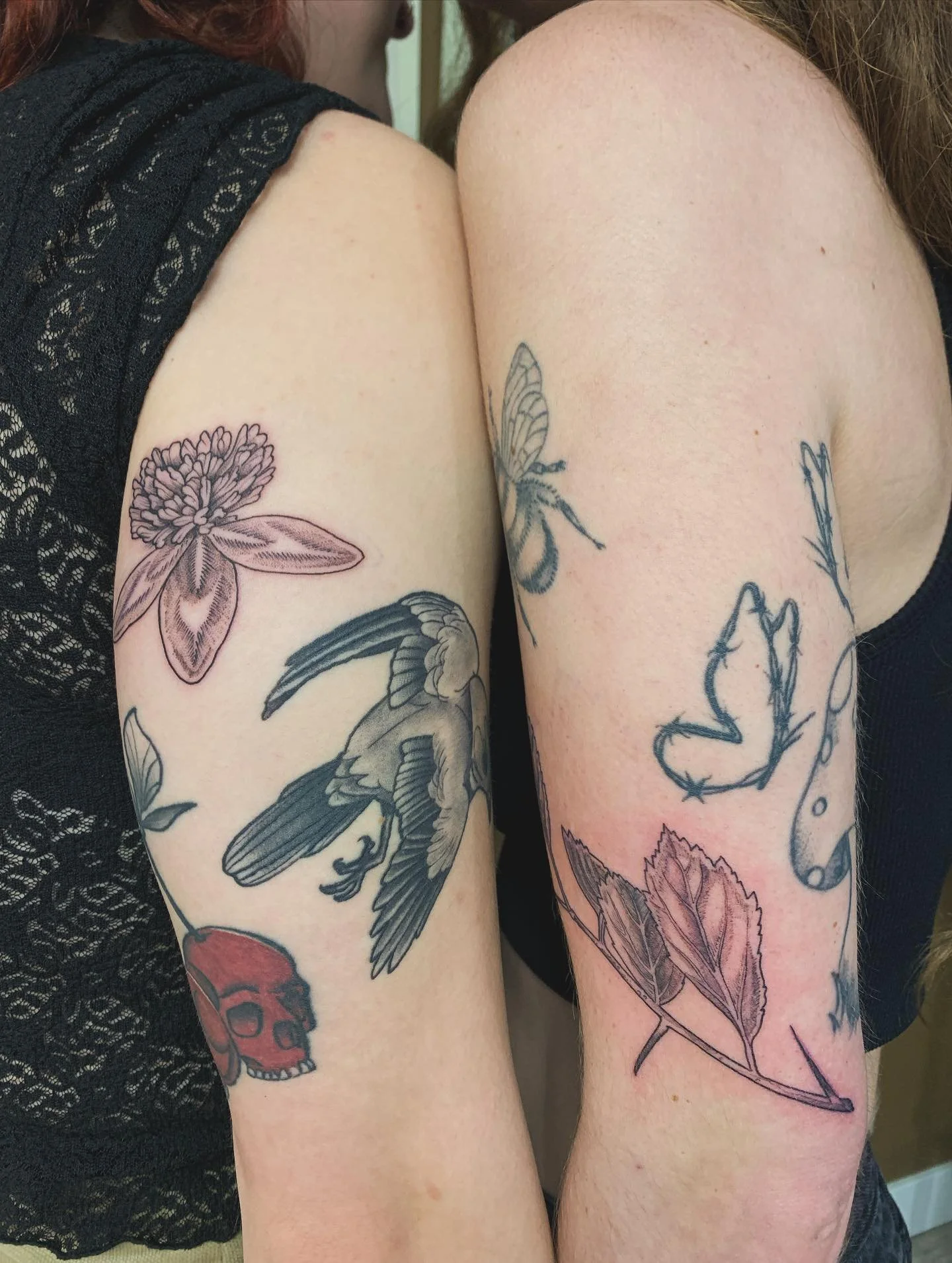 had such a cute time at the Grand Reopening flash day @ranchhousetattoos I decided to stay for one more! 

Catch me on October 31 for our Halloween Flash Day - me and @sleechytattoos will be slinging scary flash for all you freaks 👻 

Flash sheet to