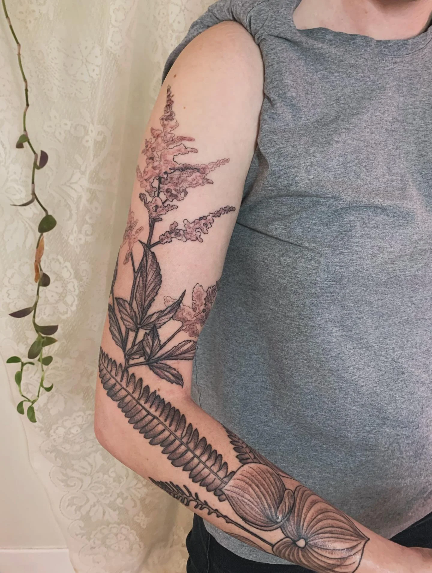 BOOKING NOVEMBER &amp; DECEMBER 

&bull; full arm composition for a gardener ( from a while back ) blessings on your companion planting ! &bull;

#BotanicalTattoo #BotanicalTattoos #Blkttt #QueerTattooArtist #Qttr #QueerTattoo #TattooInspo
