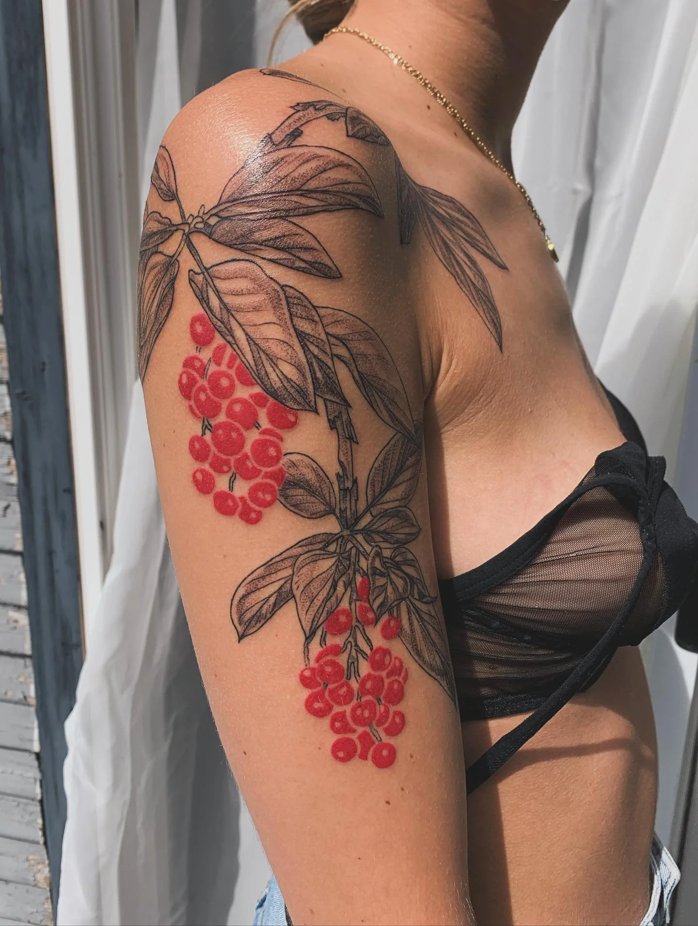 BOOKING NOVEMBER AND DECEMBER at @haven.tattoo.yyc 

&bull;

another look at an arbutus arm wrap , 
from a few years ago

&bull;

I love the process of building compositions across bodies - emulating the musculature of the shoulder anatomy, this arbu