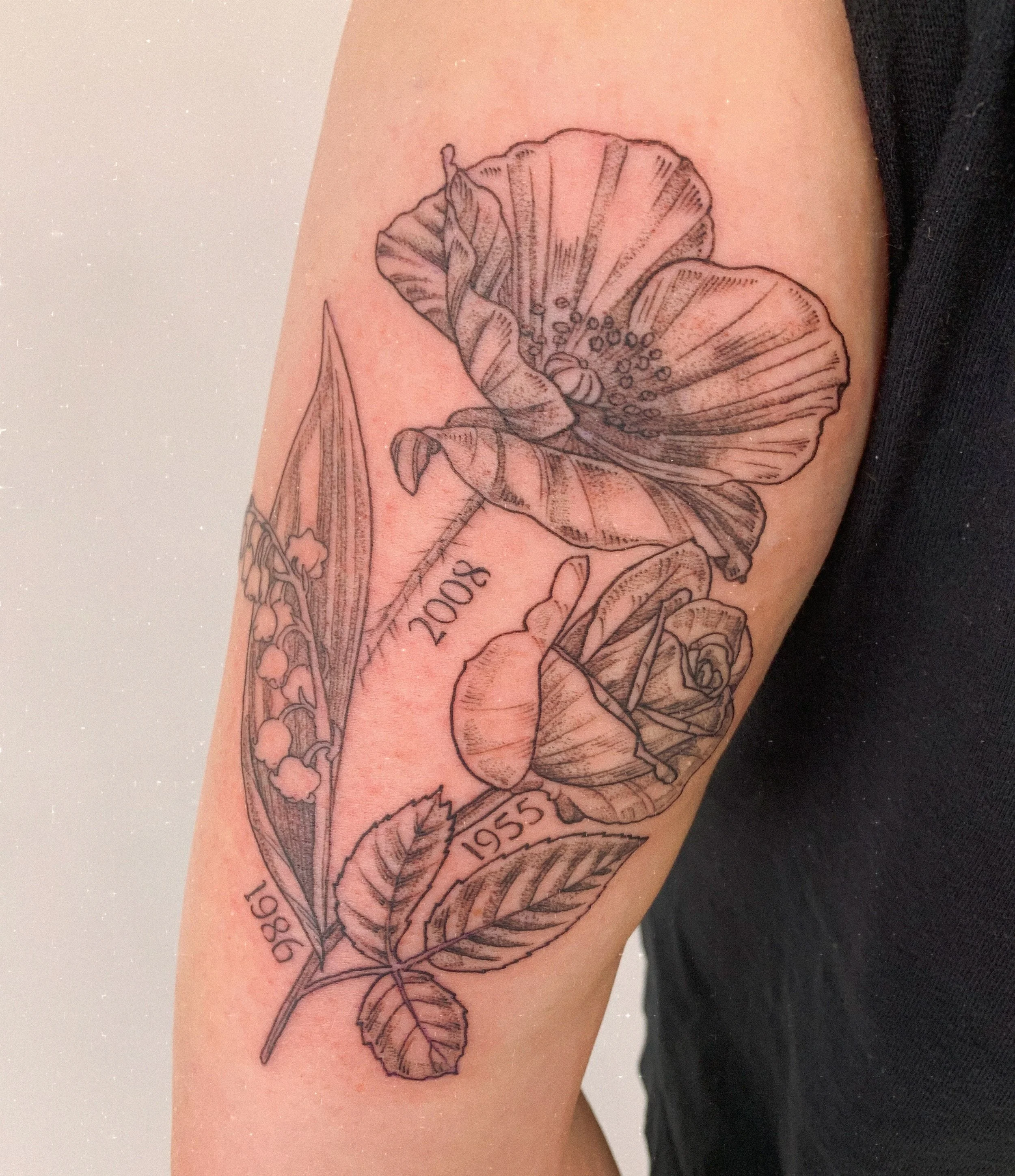 matrilinity for a leoooo
first tattoo xoxoxoxoxo

&bull;

booking September +++

&bull;

#YYCTattoo #CalgaryTattoo #CalgaryArts #BotanicalTattoo #Qttr
