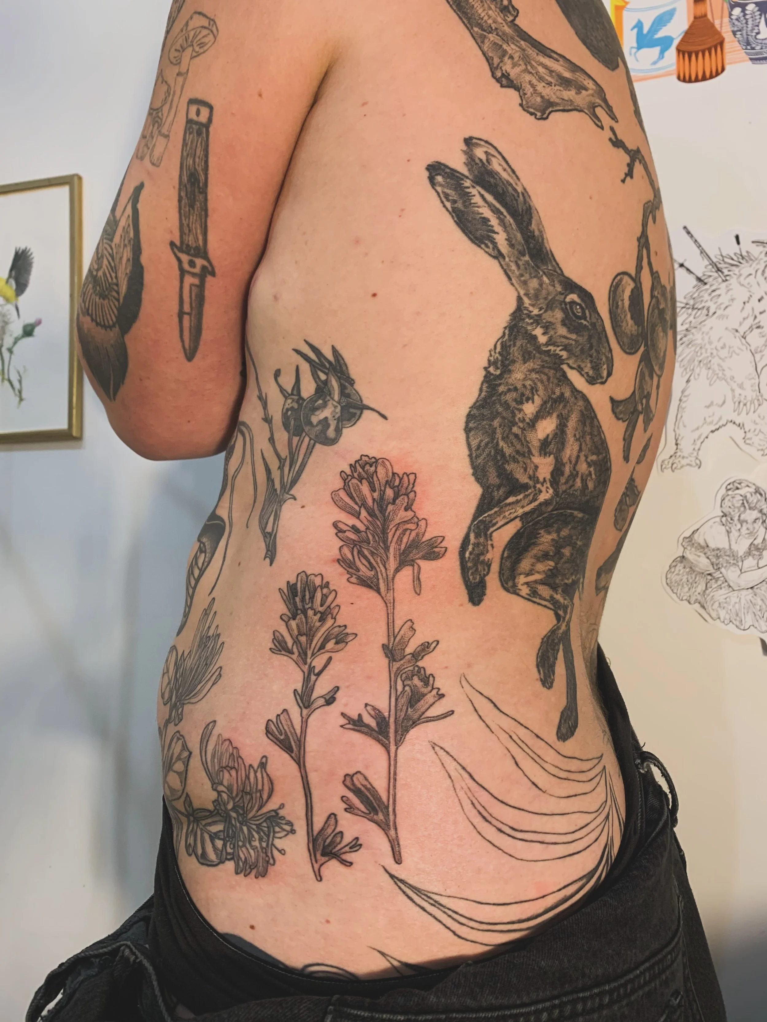 🪷 growing a garden 🪷

paint brush pairs , 
nestled between honey suckle and rosehip 

#CalgaryTattoo #YycTattoo #AlbertaTattoo #Qttr #BotanicalTattoo