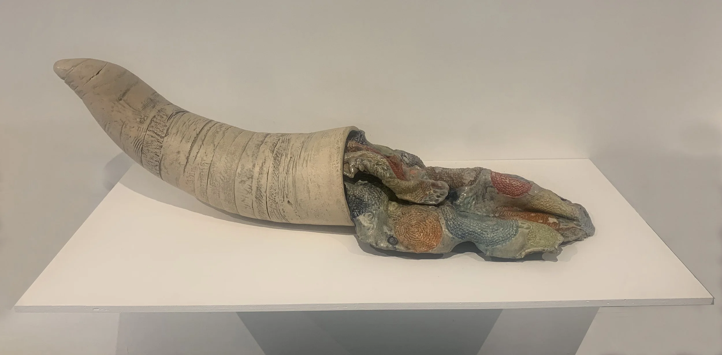 Soft flow
(composed of two pieces)
a. 88 x 25 x 48 cm
b. 60 x 50 x 25 cm