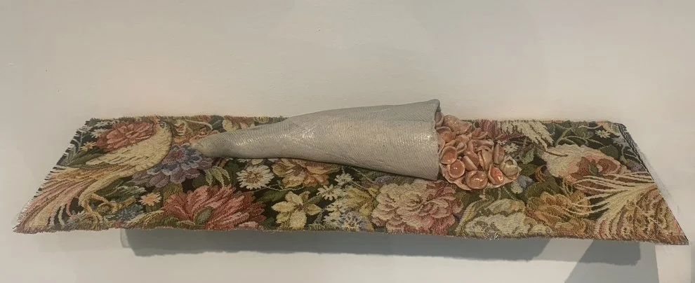 Rustic, 2020
35 x 11 x 9 cm
Woven fabric, glazed stoneware