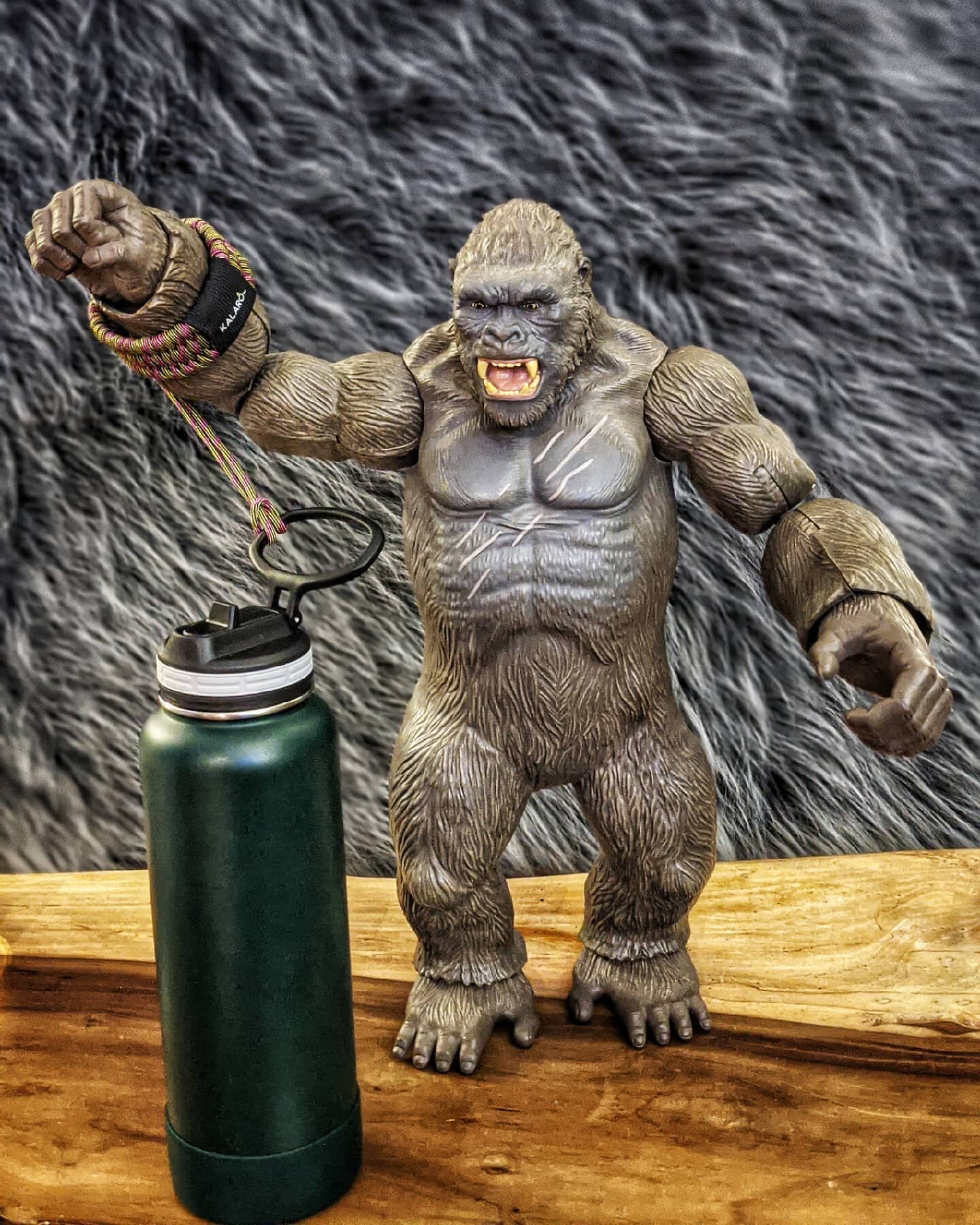 Take it with you 🥾🧳🧭 ...
.
.
#YoKalaro #kalarogear #kalarosentinel #wriststrap #essentialgear #kingkong #photoaccessories #photogear #photooftheday #outdoorgear #multipurpose #adventuretime
