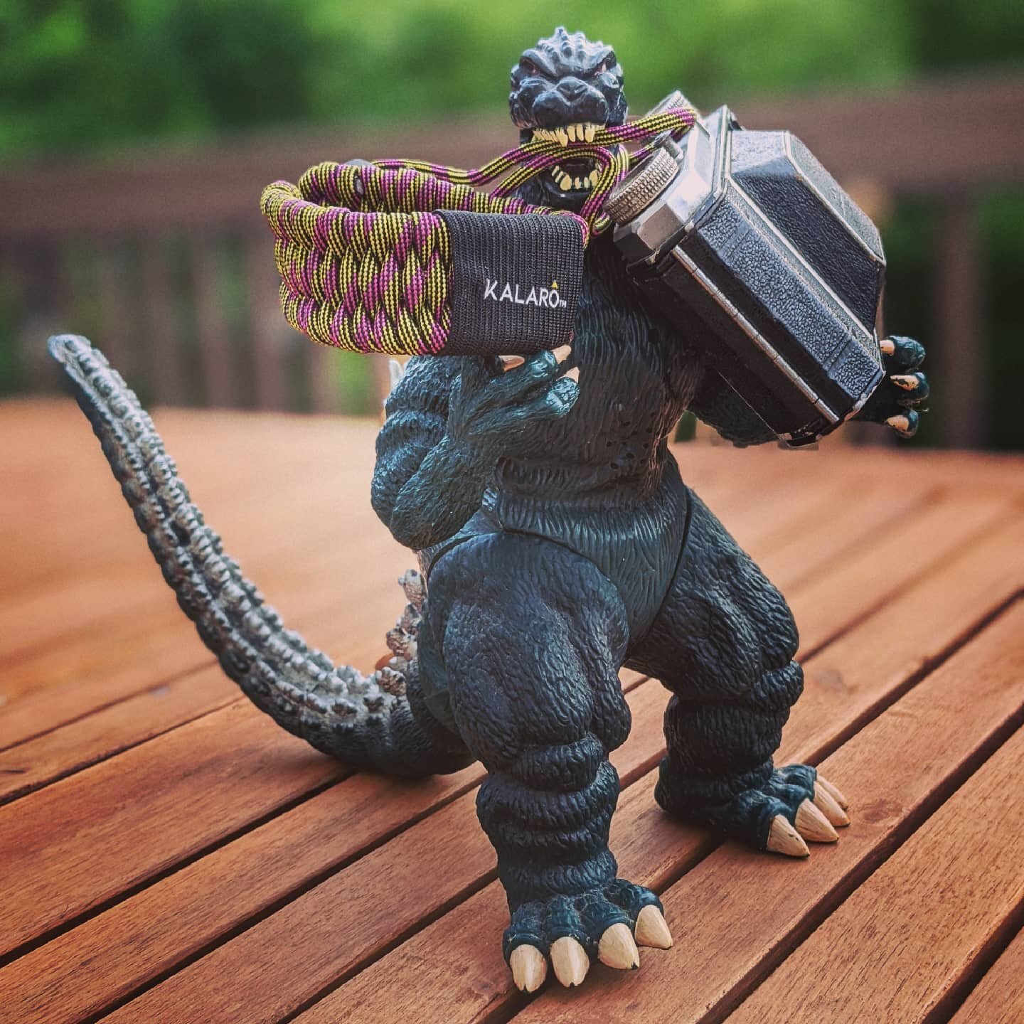 Get a taste of the #KalaroSentinel #wriststrap and take one home today at www.kalarogear.com (link in bio)
.
.
#YoKalaro #kalarogear #kalarosentinel #wriststrap #essentialgear #godzilla #kodak #photoaccessories #photogear #photooftheday #outdoorgear 