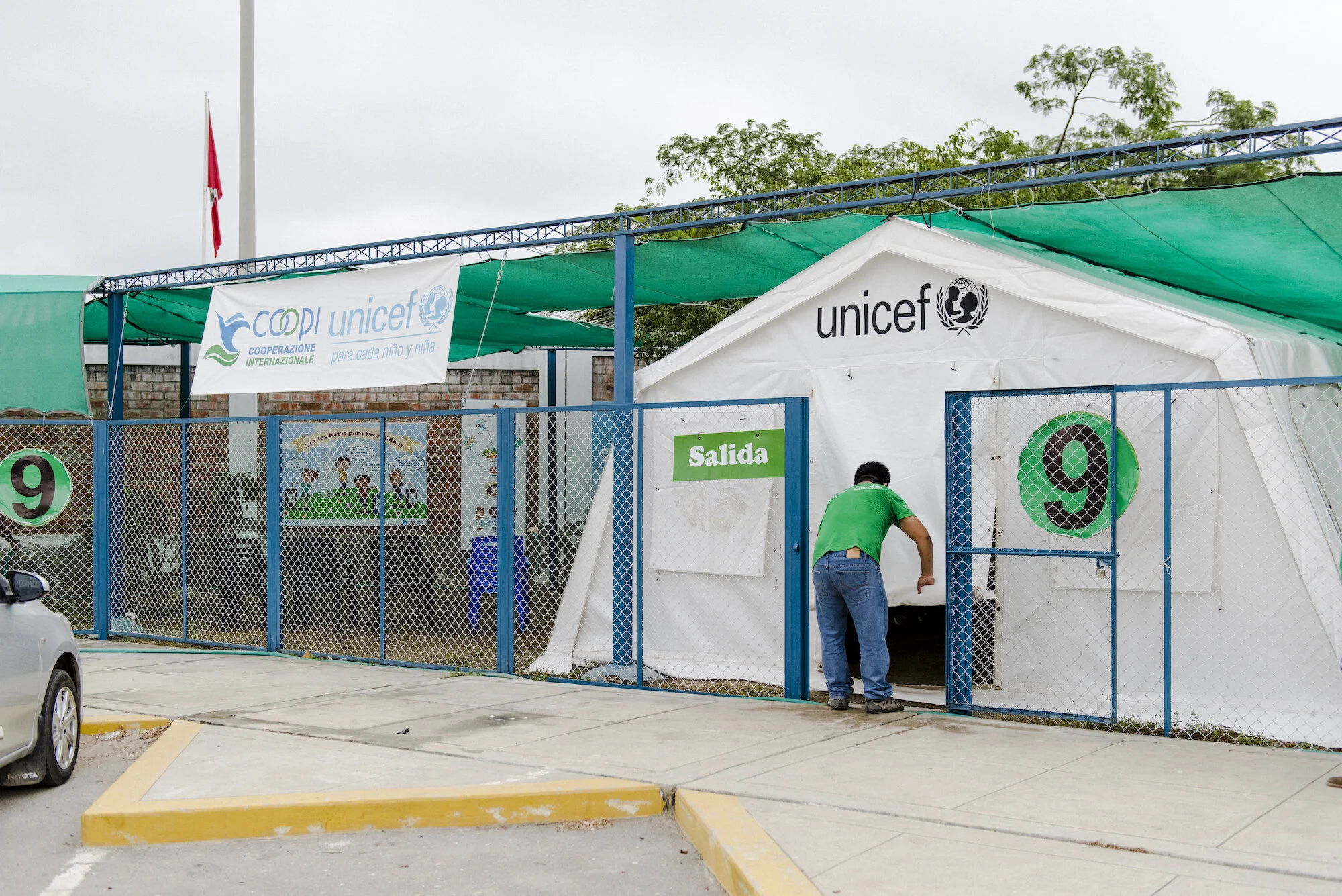Unicef: Ewan and Charley Visit a Border Camp in Peru