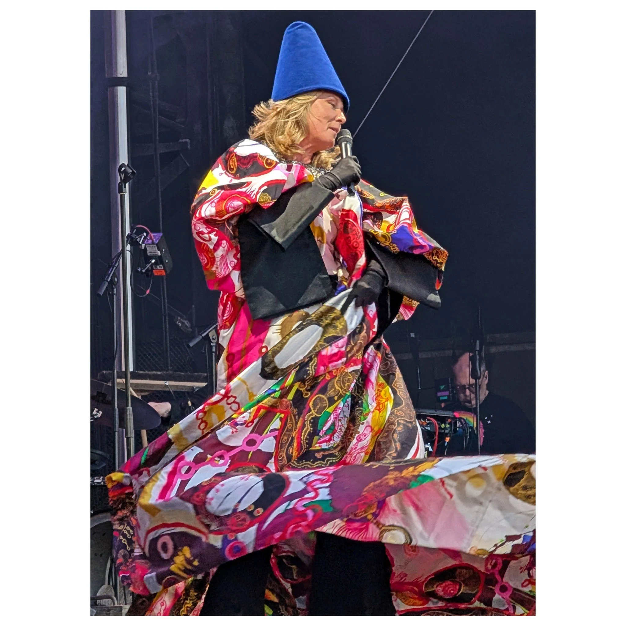 I'm obsessing over R&oacute;is&iacute;n Murphy's stage clothes 😍
 #r&oacute;is&iacute;nmurphy #timeisnow #rosendalsgardenparty