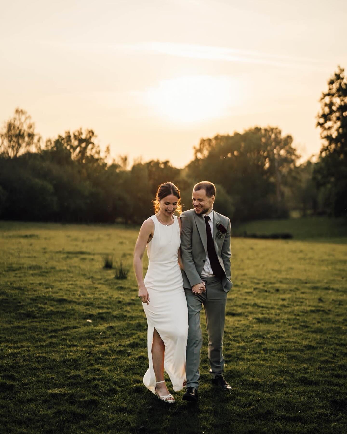 Helena + Matt 🖤 we may not have got the northern lights but we did get an absolute scorcher of a day. Boy did the sun deliver! Ohhh it&rsquo;s good to be back!
Venue @theoakbarnff 
Photographer @charlotteamyphotography 
Dress @thisiswhistles 
Suit @