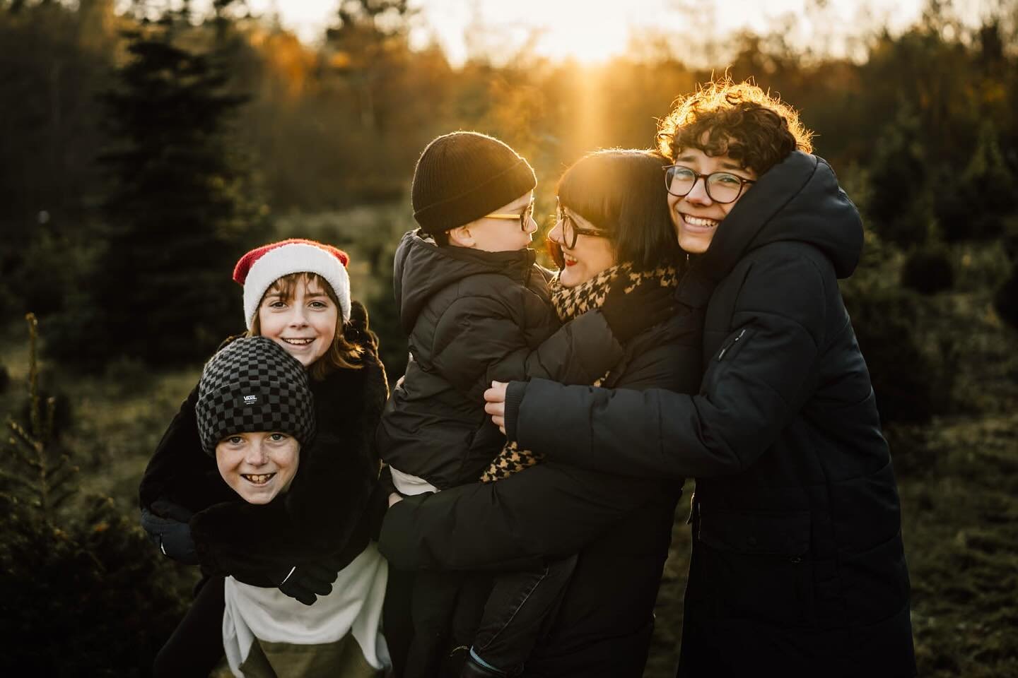 Taking the opportunity of a quiet (with work) December and joining @kimwilliamsweddings advent wedding challenge. 
Feeling a little sad we don&rsquo;t have a single weekend date in December where we are all together to get our tree so this years tree