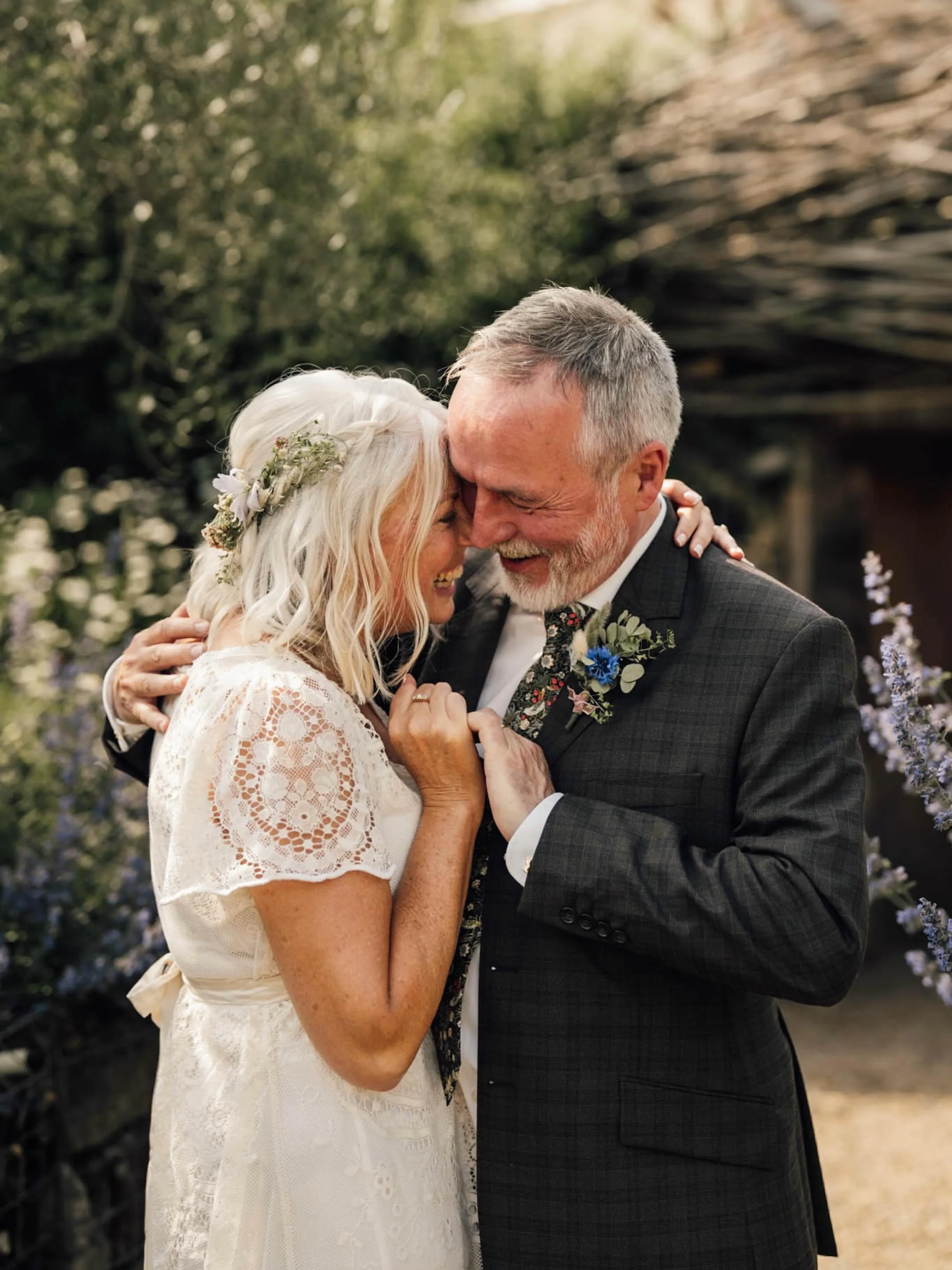 Rosie + Innis at @thebellweddings full of joy and love and laughter 🖤
Photographer @charlotteamyphotography 
Venue @thebellinticehurst / @thebellweddings 
Dress @hereyouare_bridal 
Suit @jumpthegunuk 
Cake @honeycakebymary 
Photo Booth + silent disc
