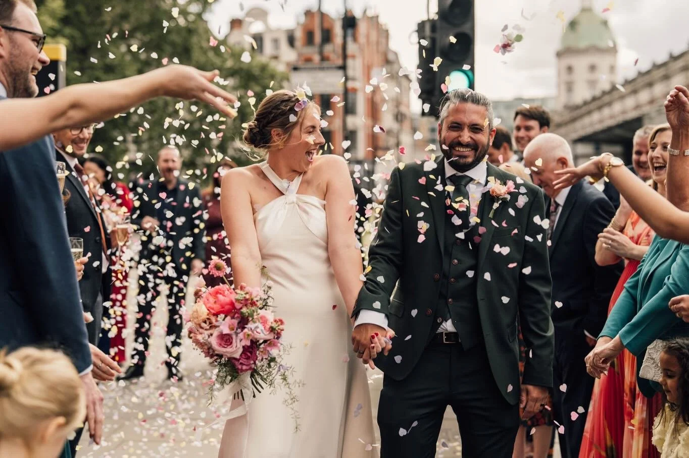 POV you just had an absolute ball during your wedding ceremony and spend the rest of the day having a blast with your best mates and family 🙌🏻
Venue @balfourstbarts 
Photographer @charlotteamyphotography 
MUA @laurengarfittmakeup 
Flowers @botaniqu