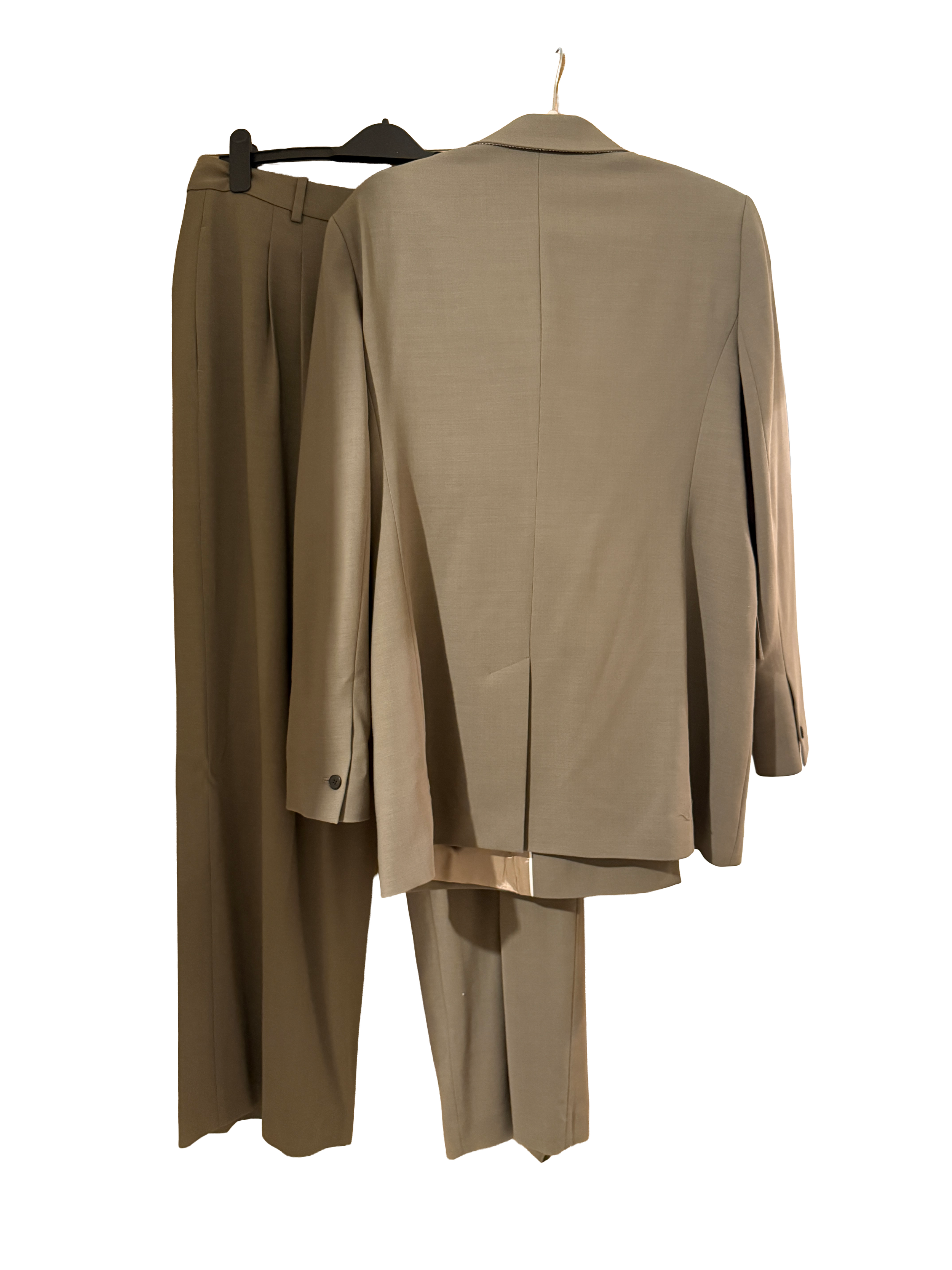 Jigsaw suit back.png