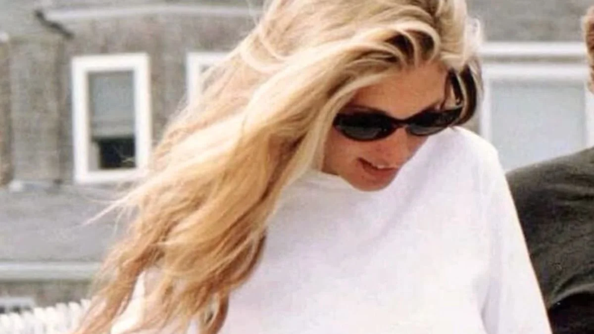 Trending Now: The Return of Bessette Blonde