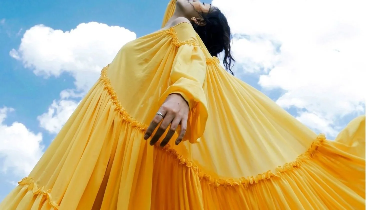 Rapid Resolution Therapy zeigt eine Frau die innerlich frei ist