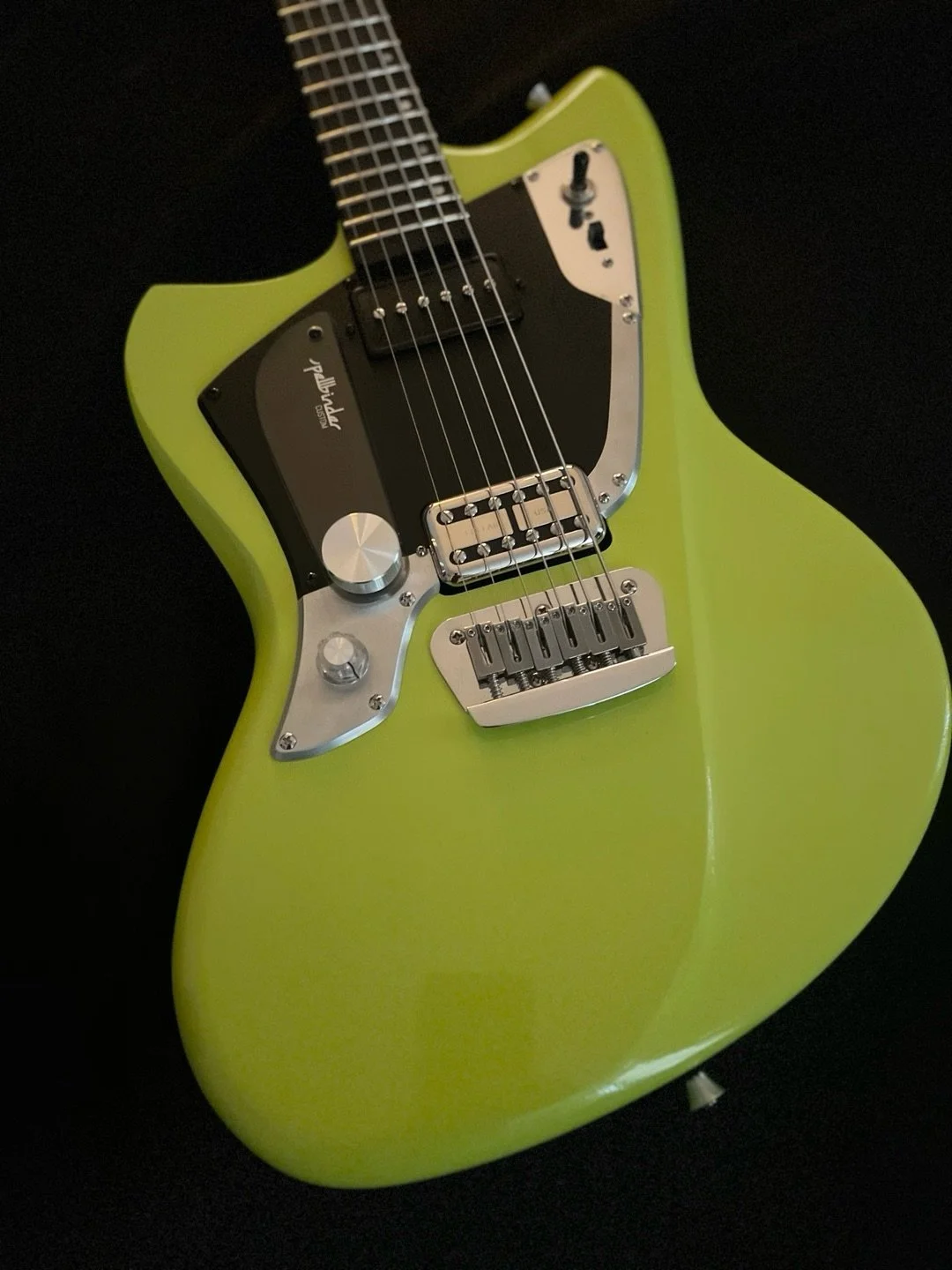 Uberfrank&rsquo;s first ever left-handed Spellbinder has landed &mdash; spec&rsquo;d as a 27&rdquo; scale baritone and finished in head-turning Chartreuse yellow. Bold looks, serious low end, and built to thrive in drop tunings. I LOVE it when a cust